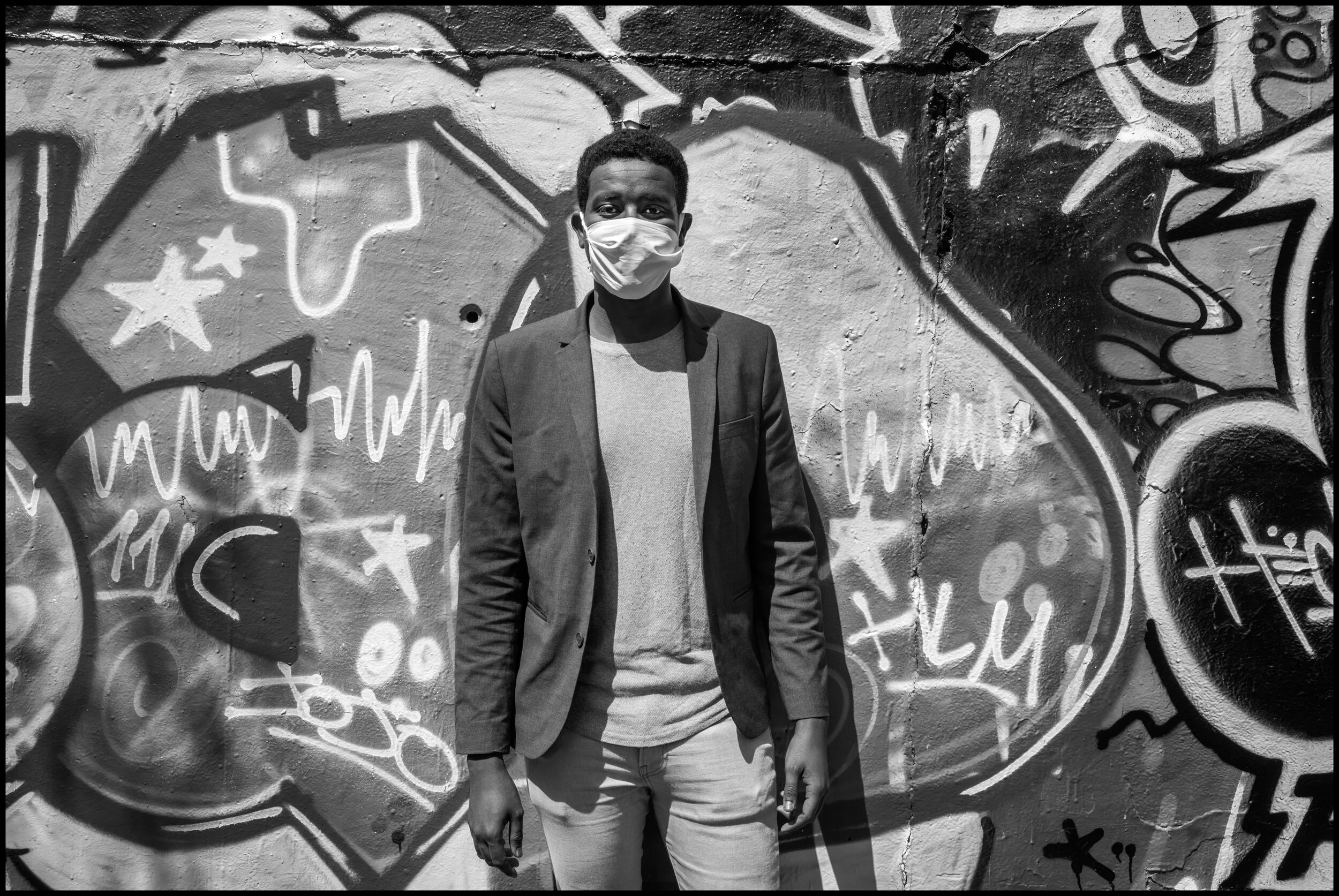  Margaret has her nails done, Boulevard Barbès, Paris 18ème.  June 29, 2020. © Peter Turnley.   ID# P47-008 