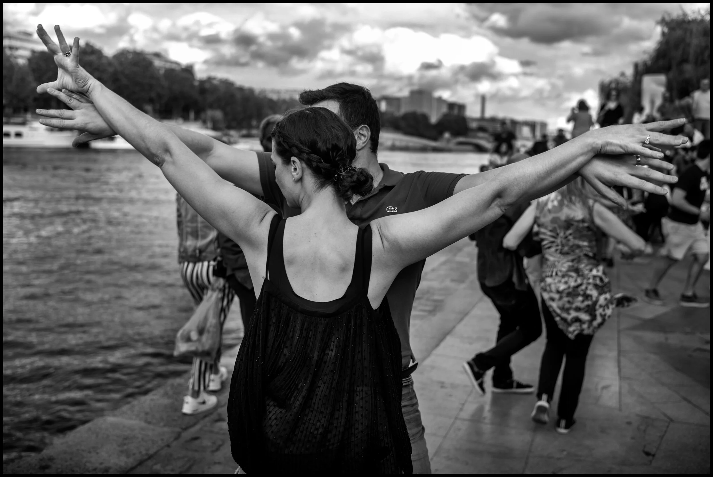  Salsa on the banks of the Seine, Paris.  June 28, 2020. © Peter Turnley.   ID# P46-005 
