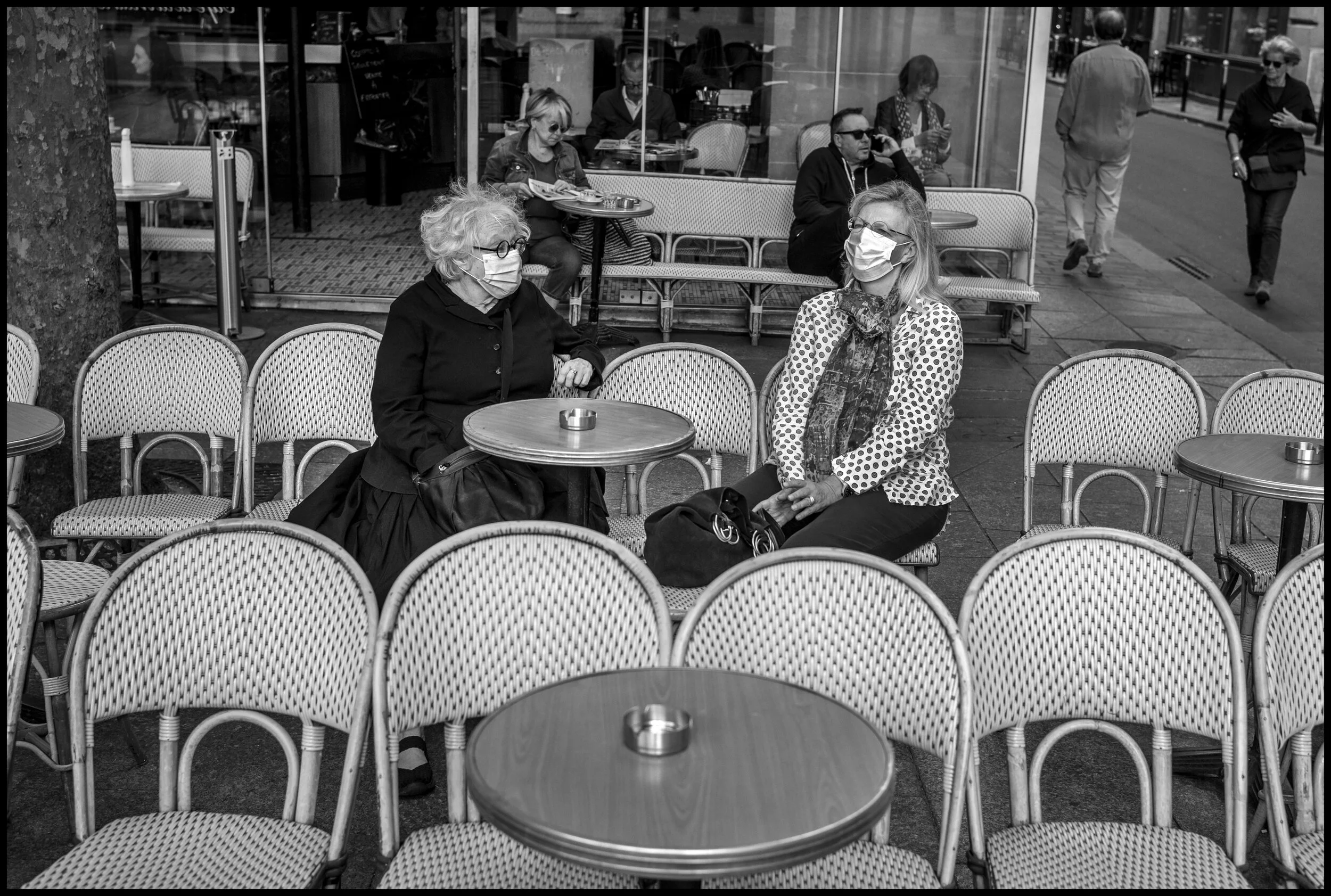  Florence and Lise, Sunday morning café, Paris.  June 28, 2020. © Peter Turnley.   ID# P46-016 