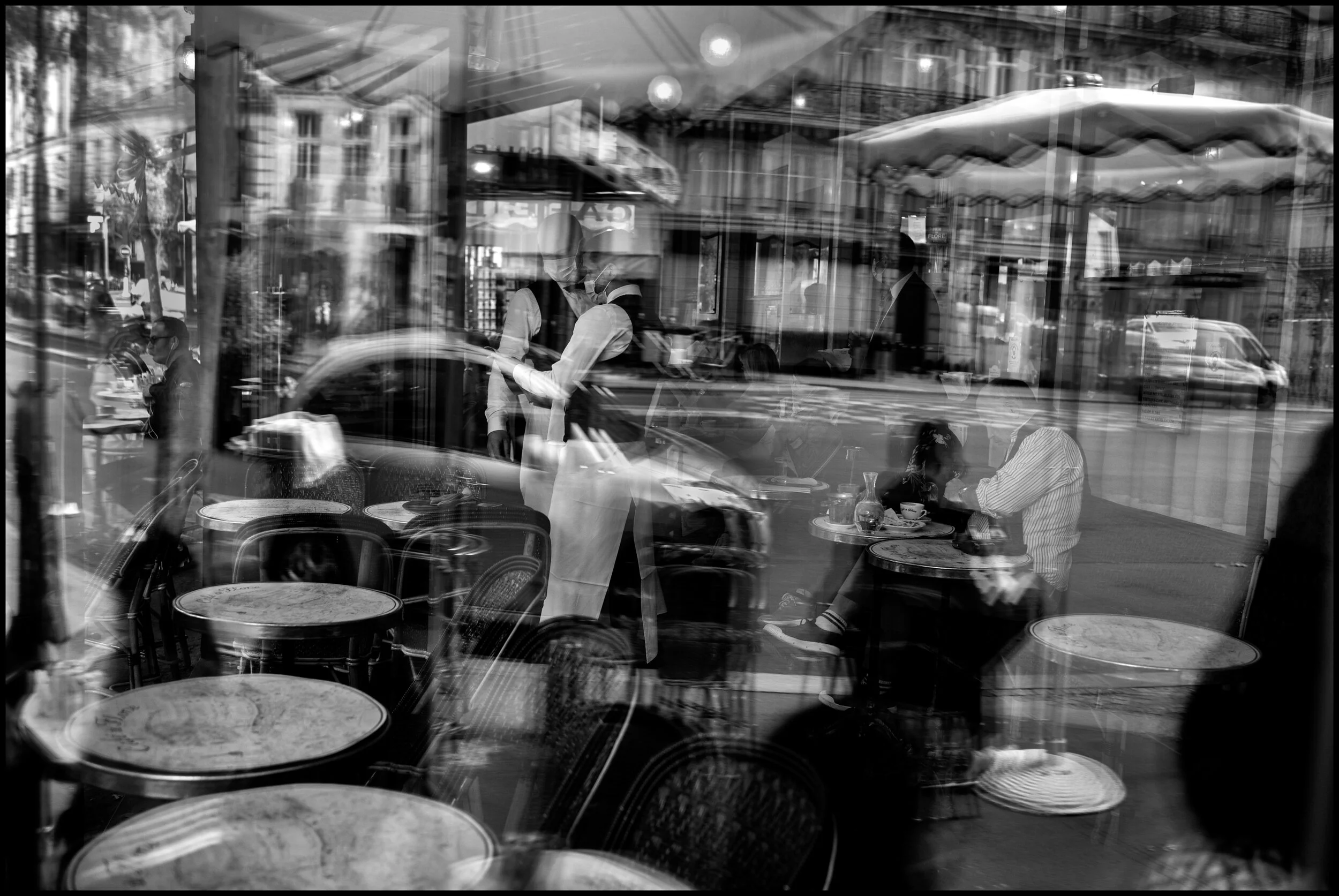  Café de Flore, Paris. July 4, 2020. © Peter Turnley.  ID# P53-004 