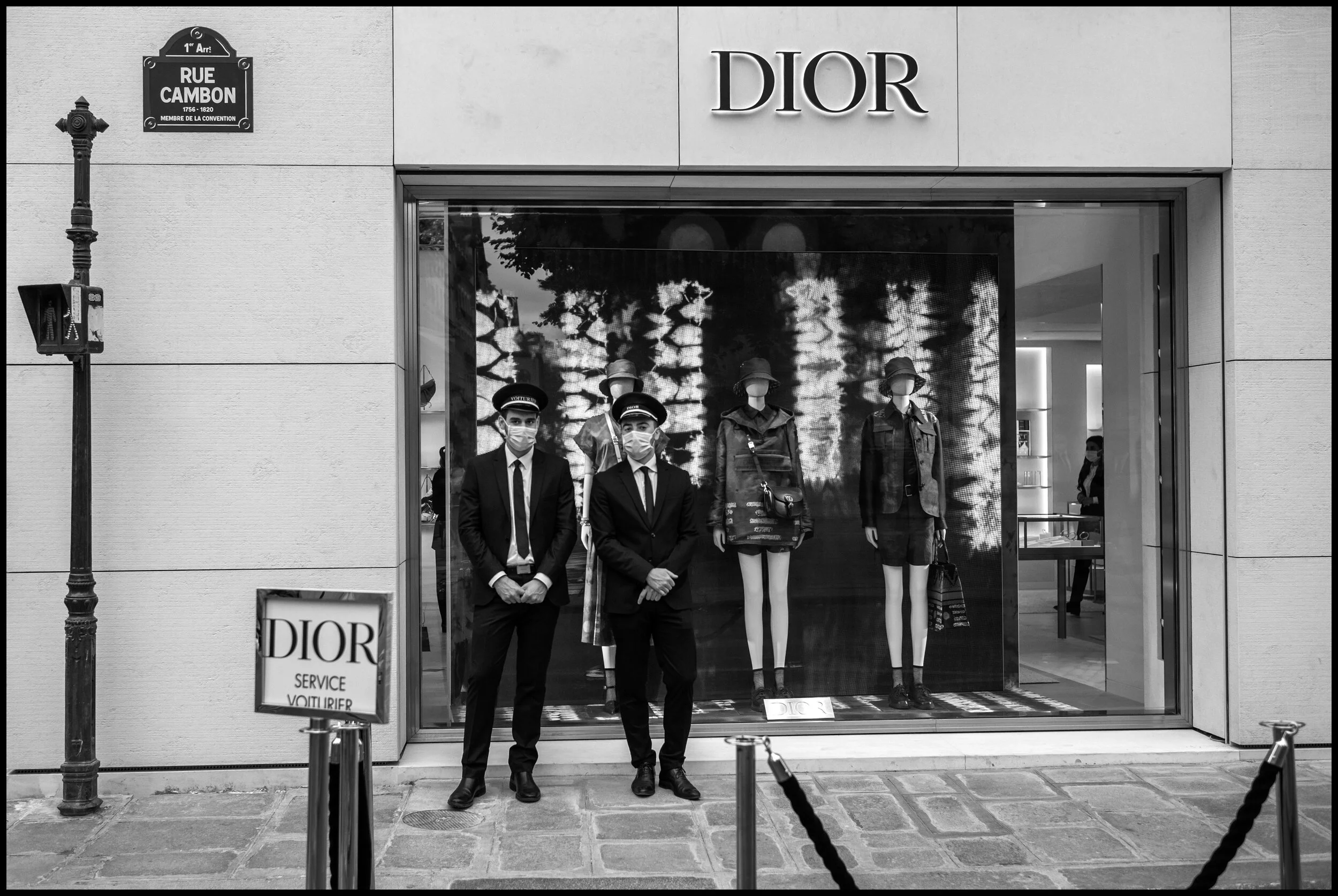  Faubourg St. Honoré, Paris. July 4, 2020. © Peter Turnley.  ID# P53-014 