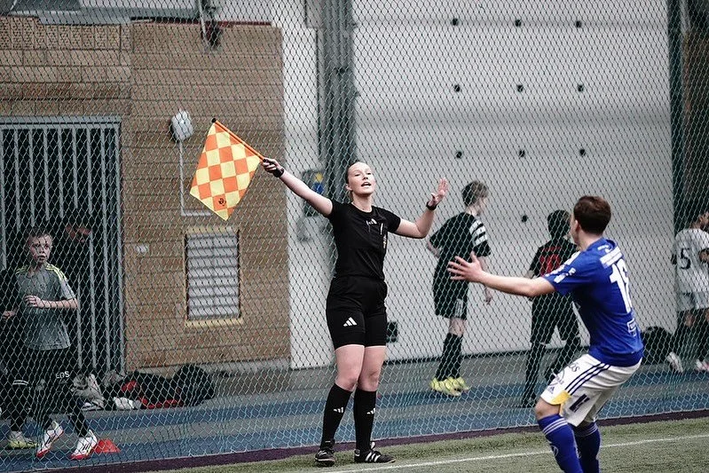 Domaren har höjt flaggan – det börjar närma sig slutsignal för säsongen 2025!
Snart blåser vi av för vintervila 🏁⚽
Foto: Anders Thorsell | ffaphoto.com