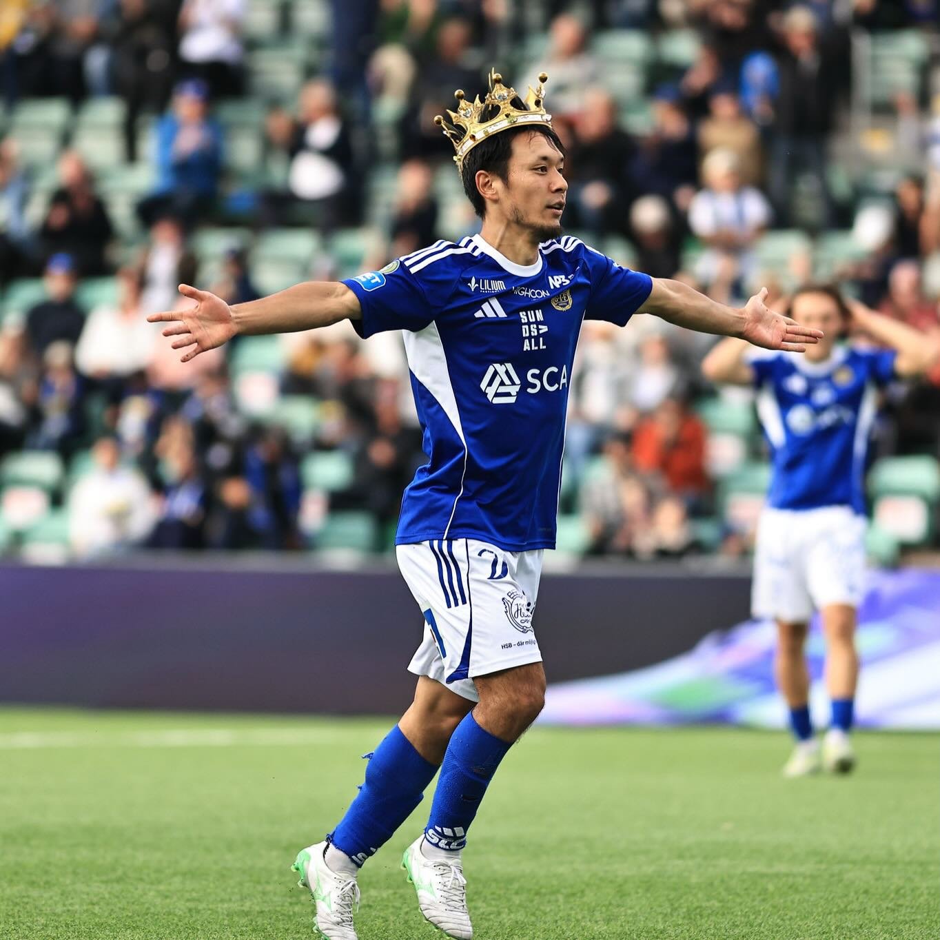 🌟 &Aring;rets spelare i Medelpad 2025 👑

Taiki Kagayama &ndash; @gifsundsvall 🇯🇵

Efter ett helt &aring;r med fotbollsfoto (157 matcher) och en m&aring;nad med julkalendern &auml;r det dags att utse &Aring;rets spelare i Medelpad 2025 enligt @spo