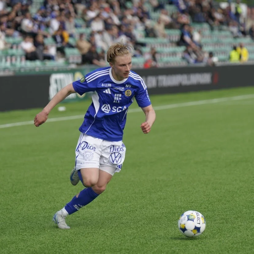 🏆 &Aring;rets spelare i Medelpad 2025 &ndash; spelarnas val ⚽️

Fotoredaktionen uts&aring;g Taiki Kagayama till &Aring;rets spelare 2025. Men om julkalenderns spelare sj&auml;lva f&aring;tt avg&ouml;ra &ndash; hur hade det slutat d&aring;?

👉 Delad