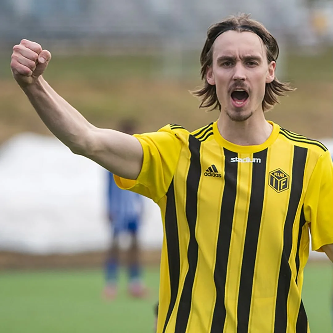 Retro. Ett h&auml;rligt m&aring;ljubel fr&aring;n nr 35 Linus Sahlin @kubikenborg_if Foto: Anders Thorsell