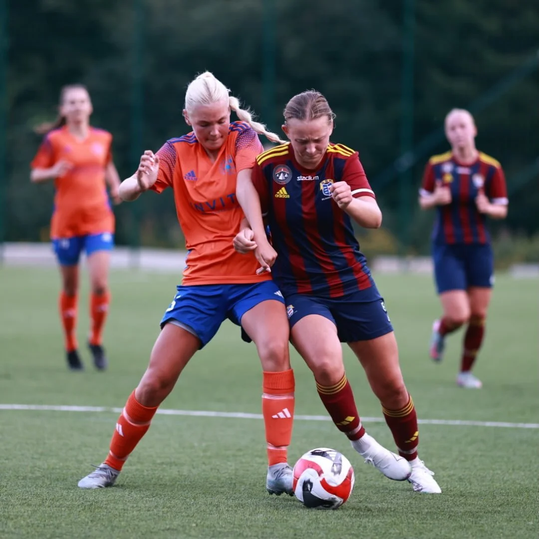 I v&auml;ntan p&aring; tr&auml;ningsmatcherna bjuder vi p&aring; lite random retrobilder 📸
Den h&auml;r &auml;r fr&aring;n sommarens m&ouml;te mellan @sfkdam och @hkbkdam2
Foto: Anders Thorsell