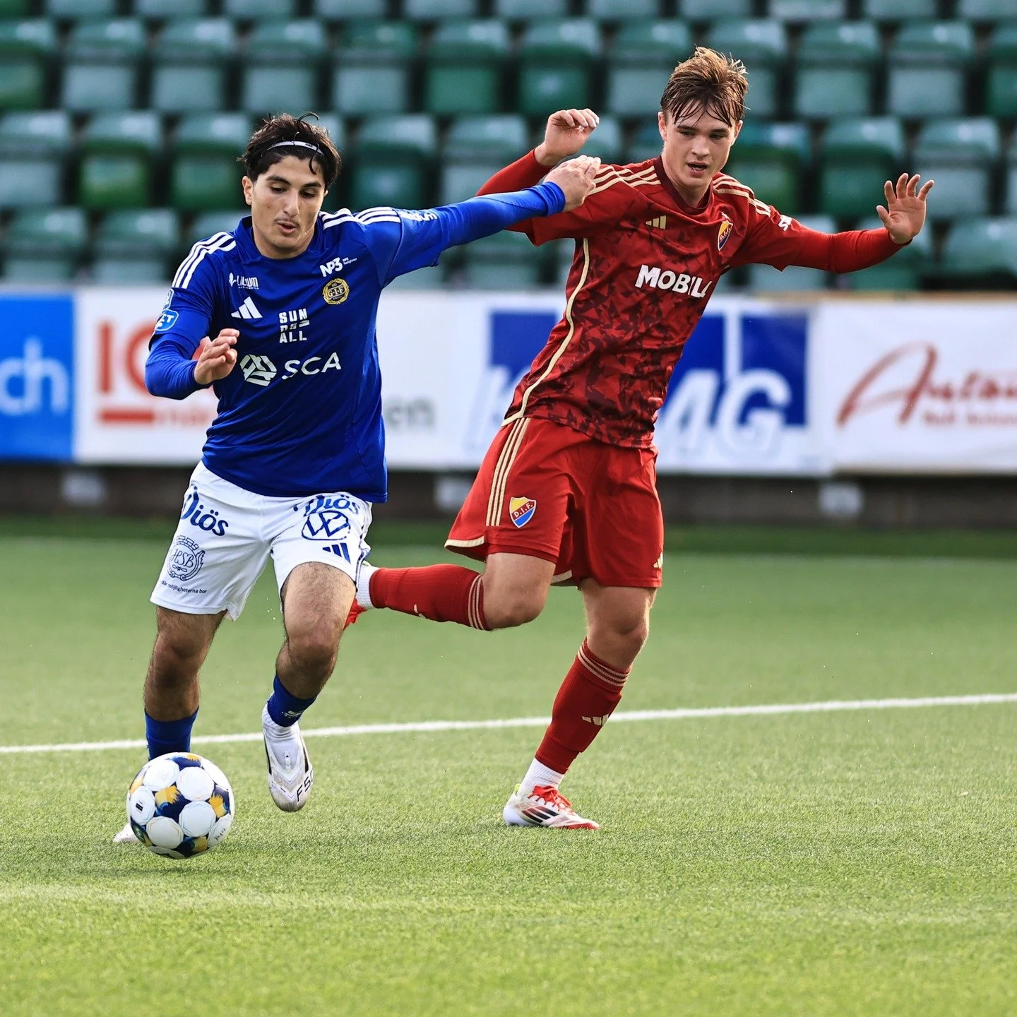 Kawa Mazen &aring;terv&auml;nde till Sundsvall fr&aring;n AIK h&ouml;sten 2025 och fick idag, den 24 januari, g&ouml;ra A-lagsdebut f&ouml;r @gifsundsvall mot Gefle IF. Och vilken debut det blev! 🙌 Kawa stod f&ouml;r b&aring;da m&aring;len n&auml;r 