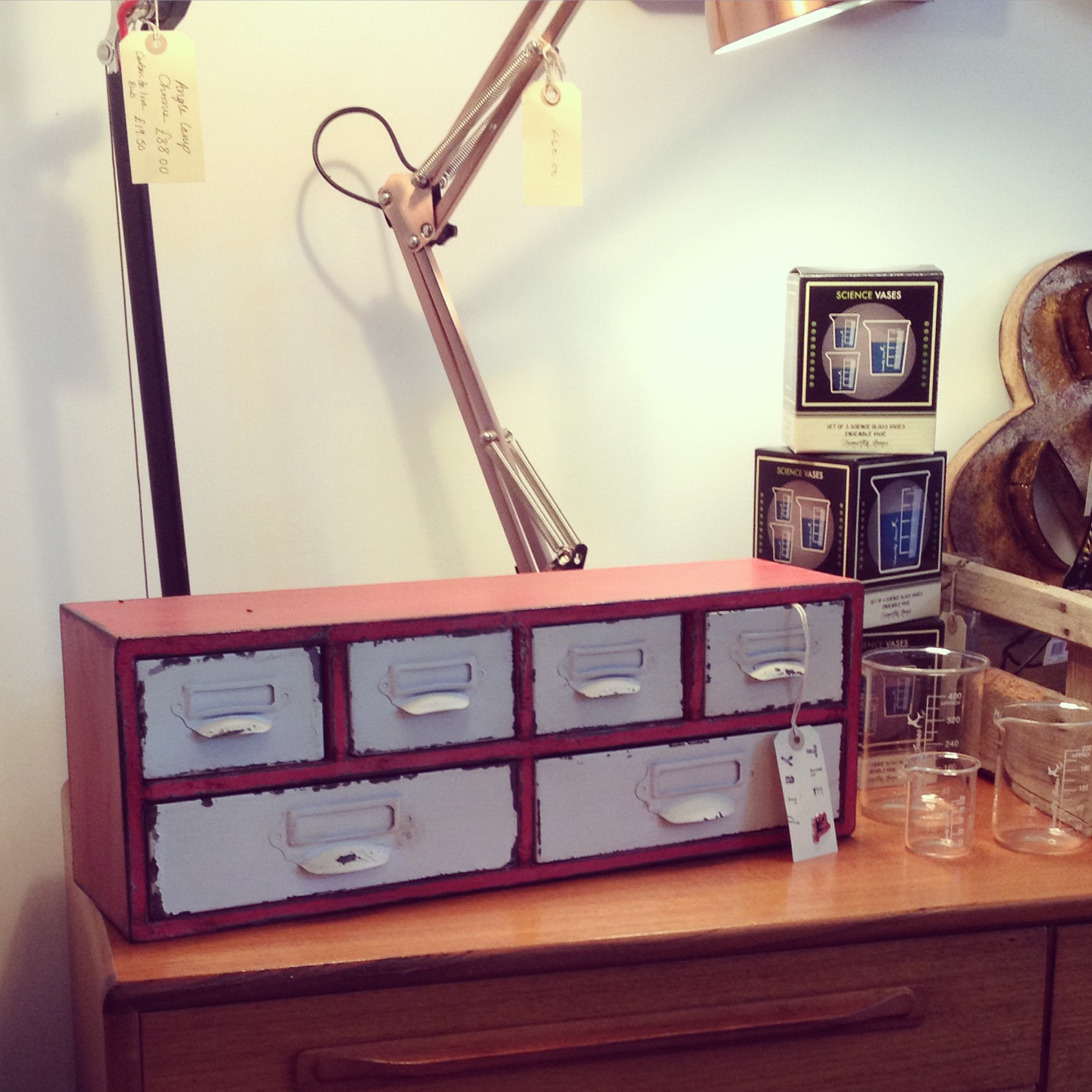 Small metal storage solution 