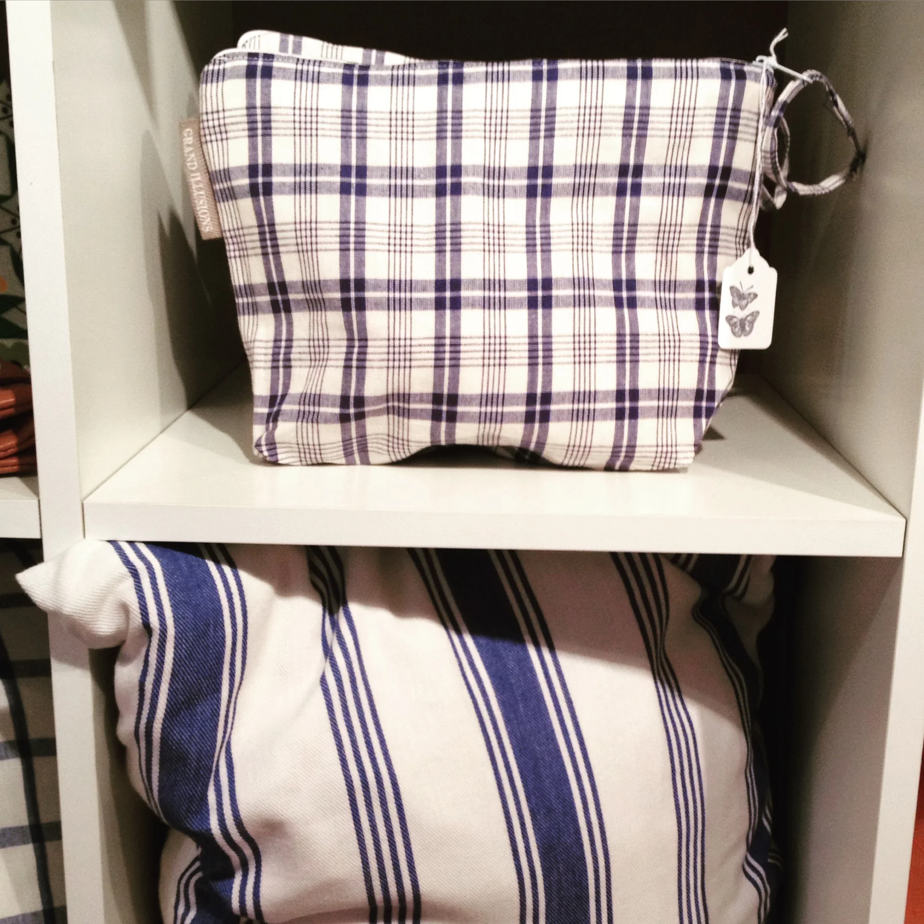 Check wash/make up bags