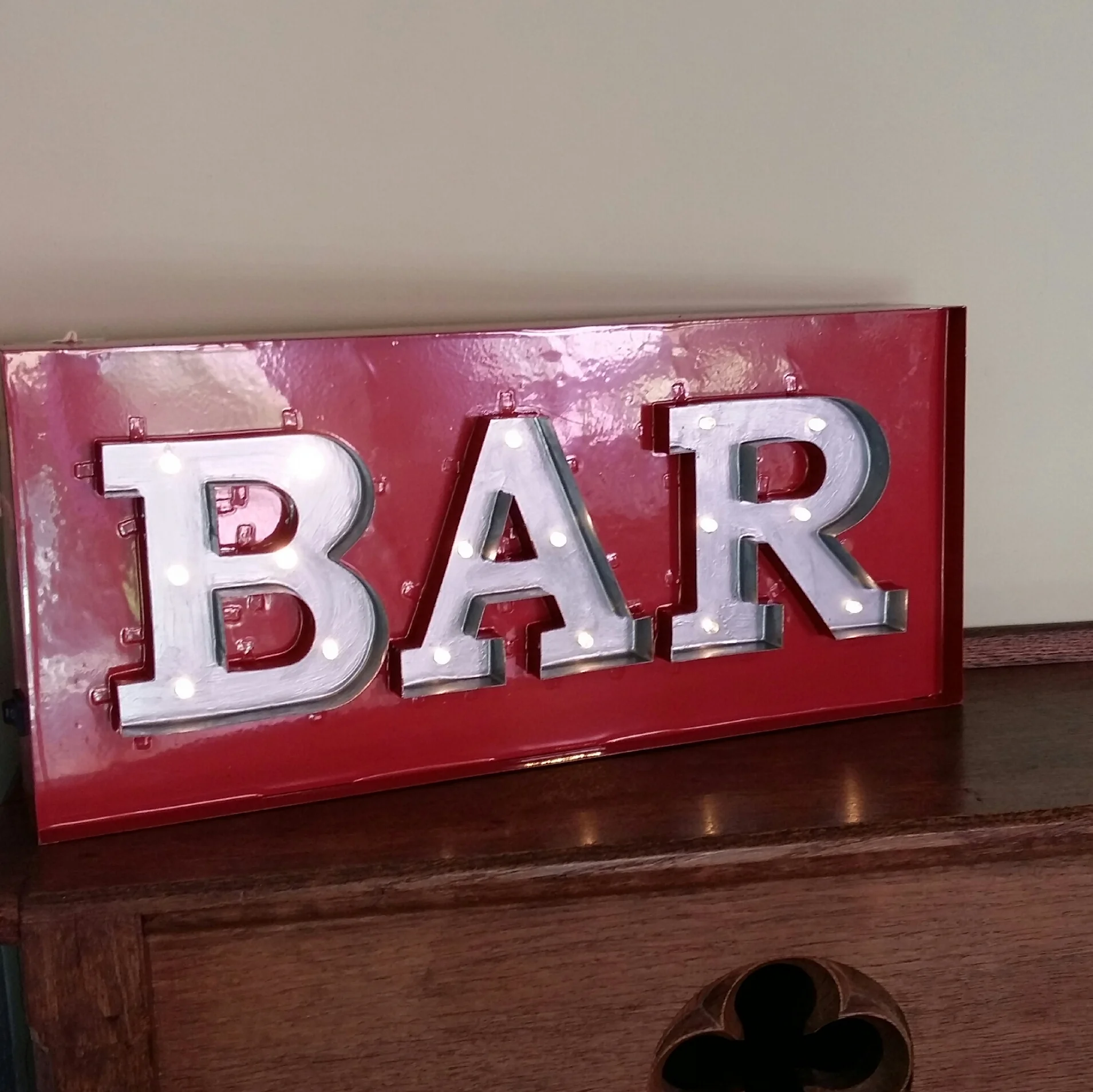 Light up BAR light battery powered so no cables 