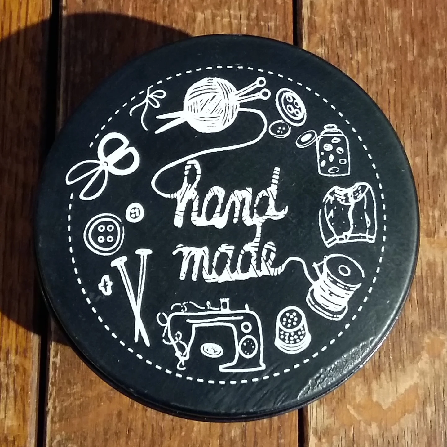 Small metal tin perfect gift for crafters only £3