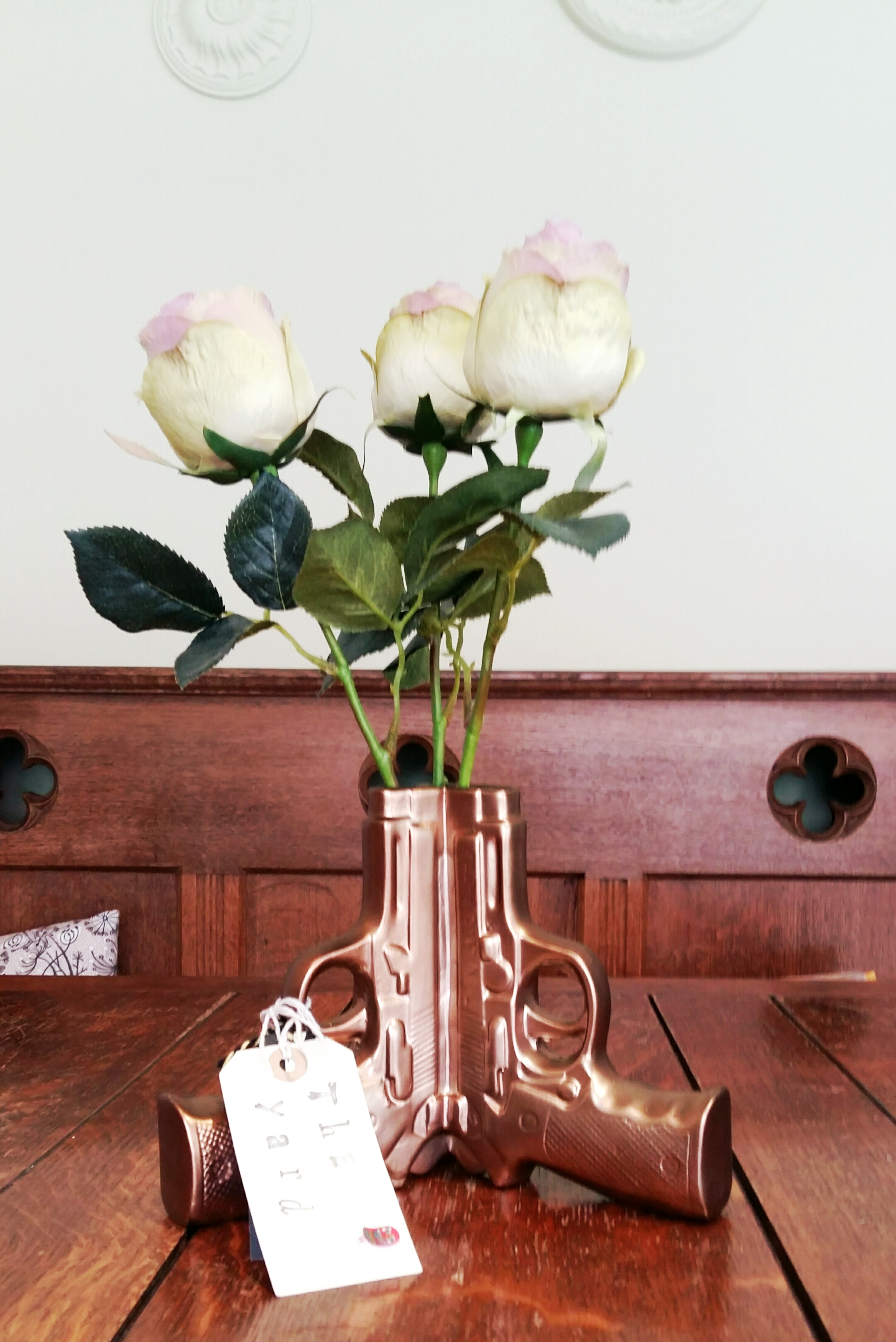 Pistol vase 