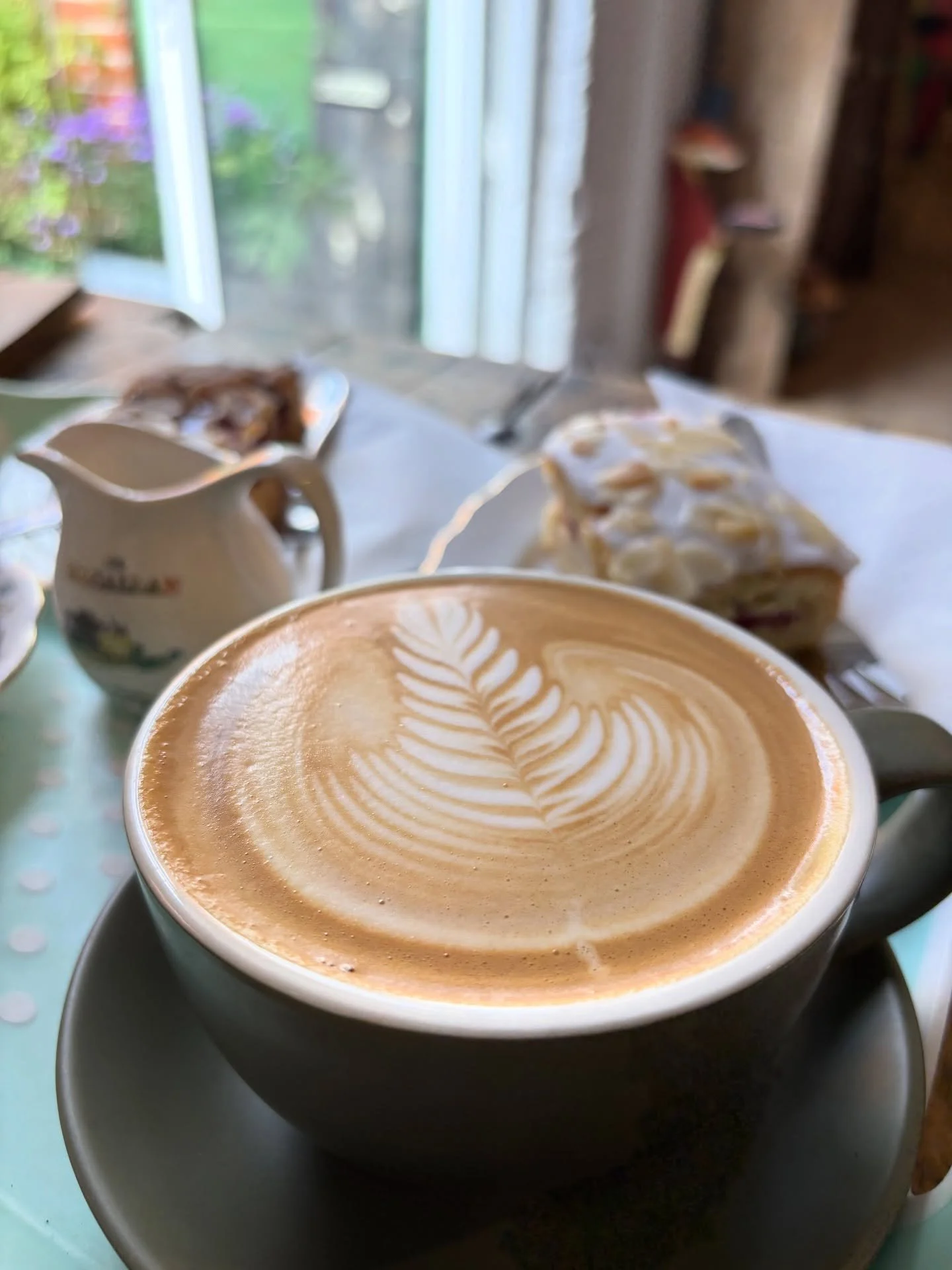 Coffee & Cake Place.
#guestcoffee #theyardsalisbury #wiltshire #fullyard #specialitycoffee #salisbury #salisburycafe #hiddengem #shoplocal #supportlocal #indies #homemadecakes #salisburyindies #familybusiness #fishertonstreet #ExperienceSalisbur