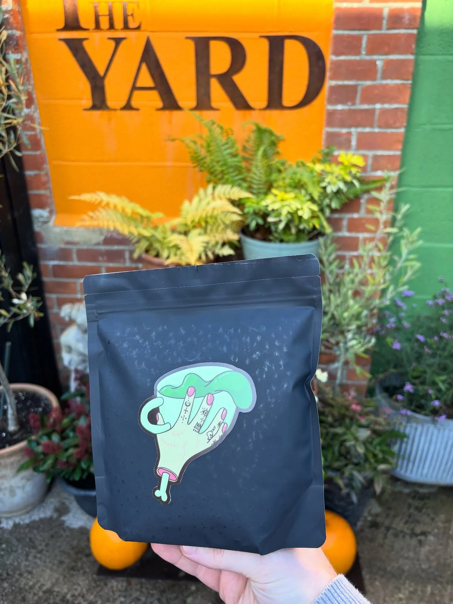 TRICK or TREAT? 🎃👻- Spooky Blend Lucid (50% Mio Sefruca, Brazil Natural 50% Gaitania, Colombia Anaerobic) Jelly Sweets, Figs, Chocolate, Limes
For Halloween week how could I not go back for a Lucid Spooky Blend? An awesome design (complete with gl