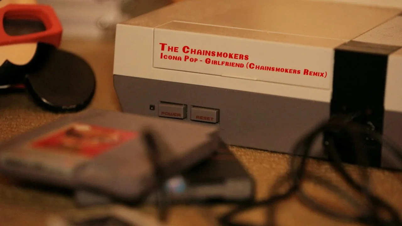 Icona Pop - Girlfriend (The Chainsmokers Remix)