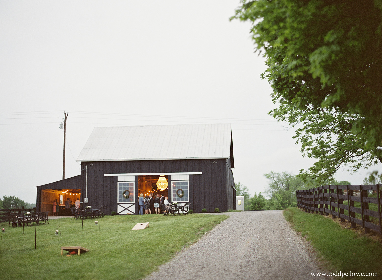 43-kentucky-farm-wedding-photography-015.jpg