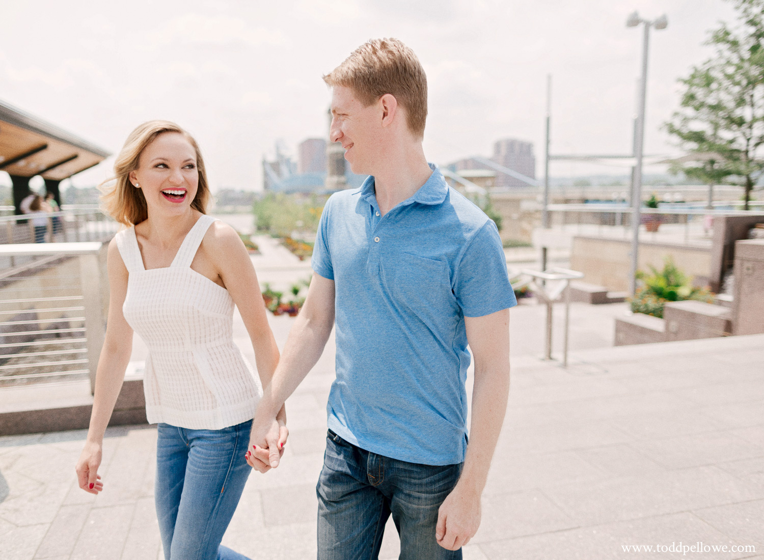 19-cincinnati-engagement-photography-095.jpg