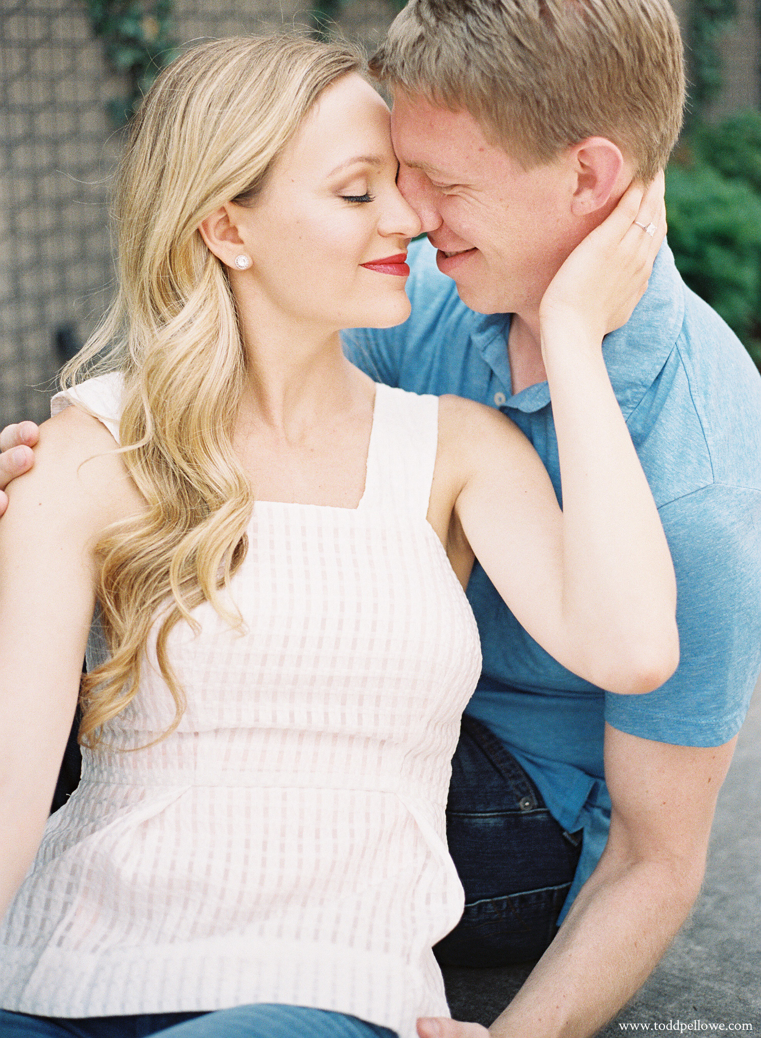 21-cincinnati-engagement-photography-023.jpg