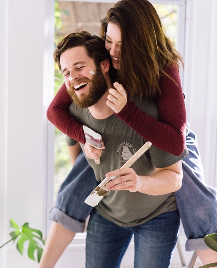 My sister and her fianc&eacute; bought a house last year so for part of her engagement session, we took one of their many new homeowner tasks and turned it into an amazing fun photoshoot!  This is one of my favorite things about an engagement session