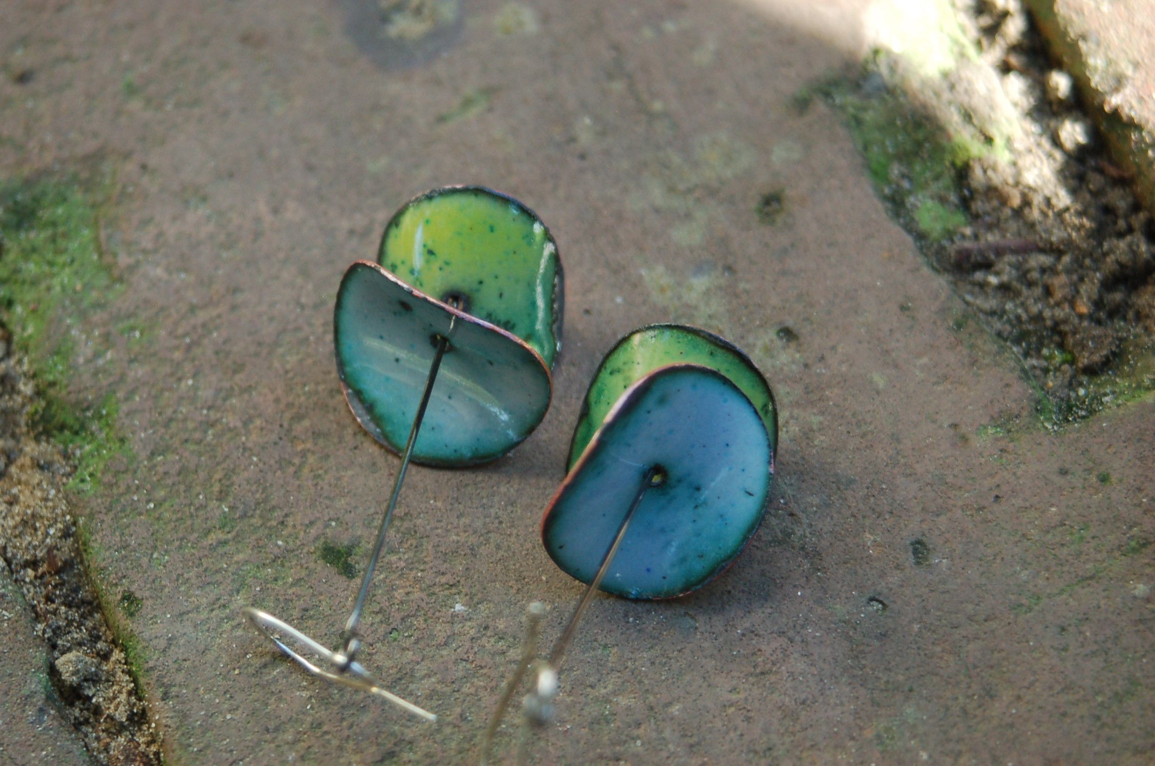 These earrings are lightweight and simple, and everyone loves to wear blue.
