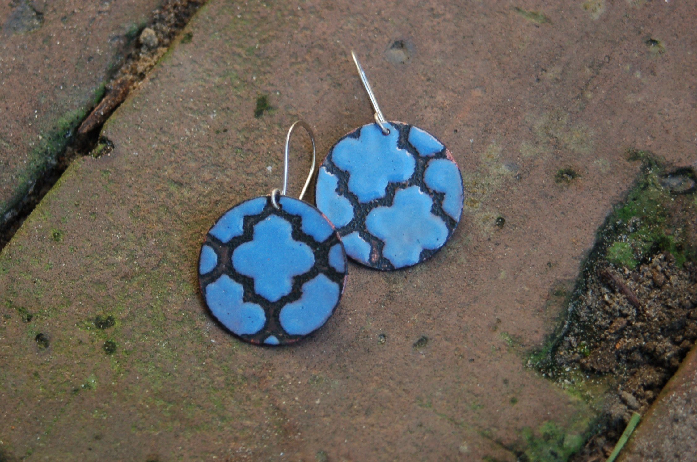 Elegant and just a little bit dainty...