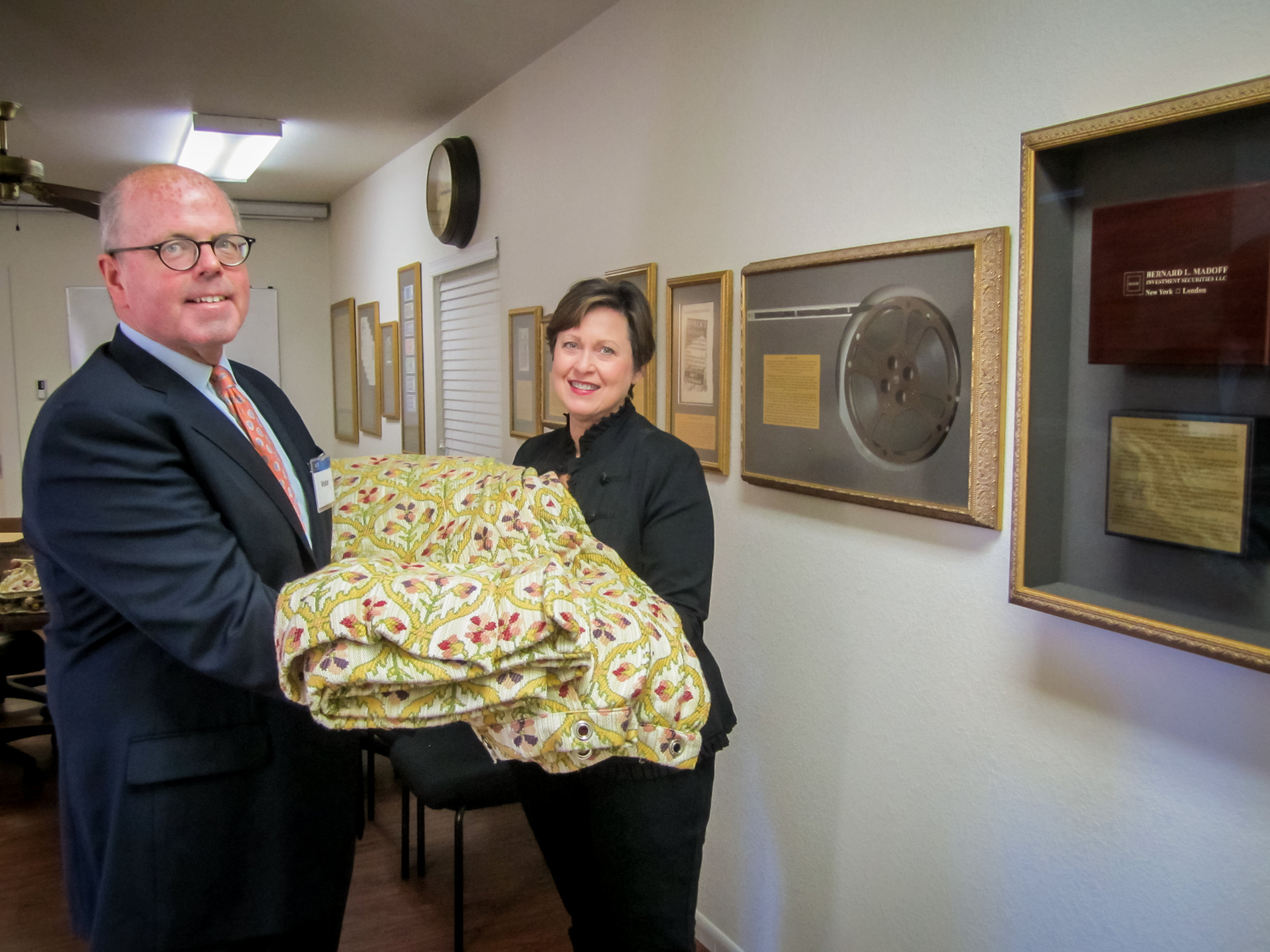 Dennis Lynch, former Tyco VP and Chief Litigation Counsel, delivers the infamous shower curtain to ACFE Chief Operations Officer Jeanette LeVie.