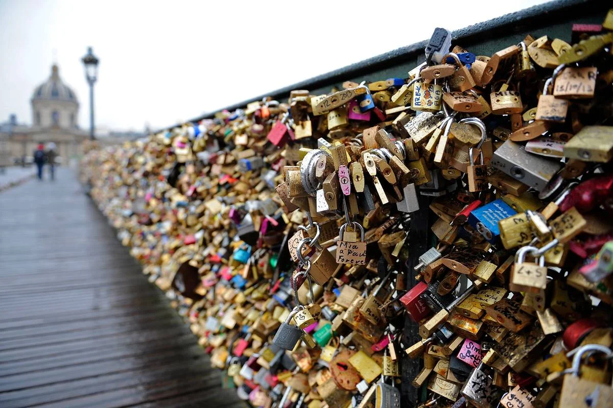 “Love too strong for bridges to hold: Paris removes the infamous love locks”