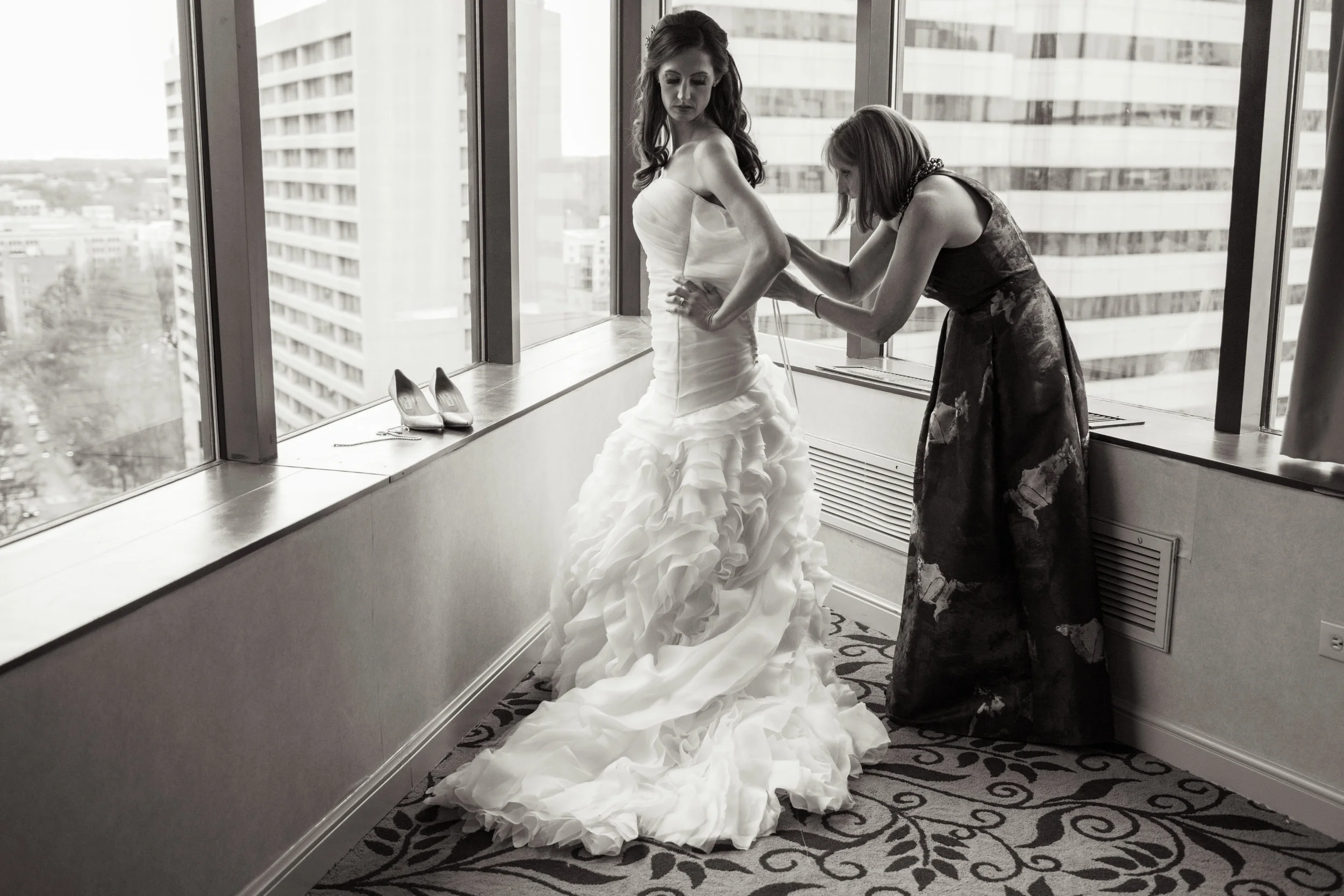KATE&CLAYGETTINGREADY-18.jpg