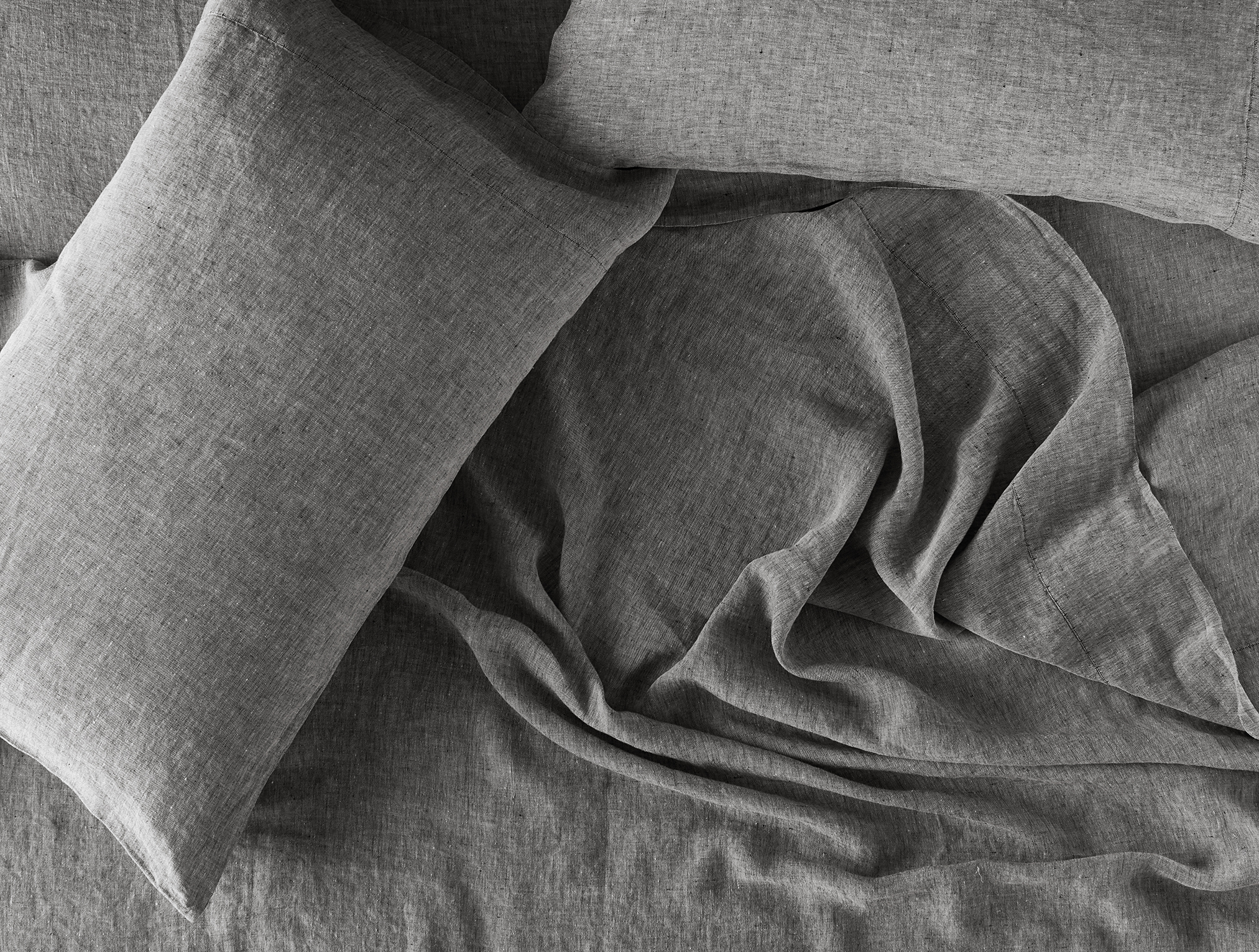 Organic_Relaxed_Linen_DuvetCover_BlackChambray_BedOverhead_F17.jpg