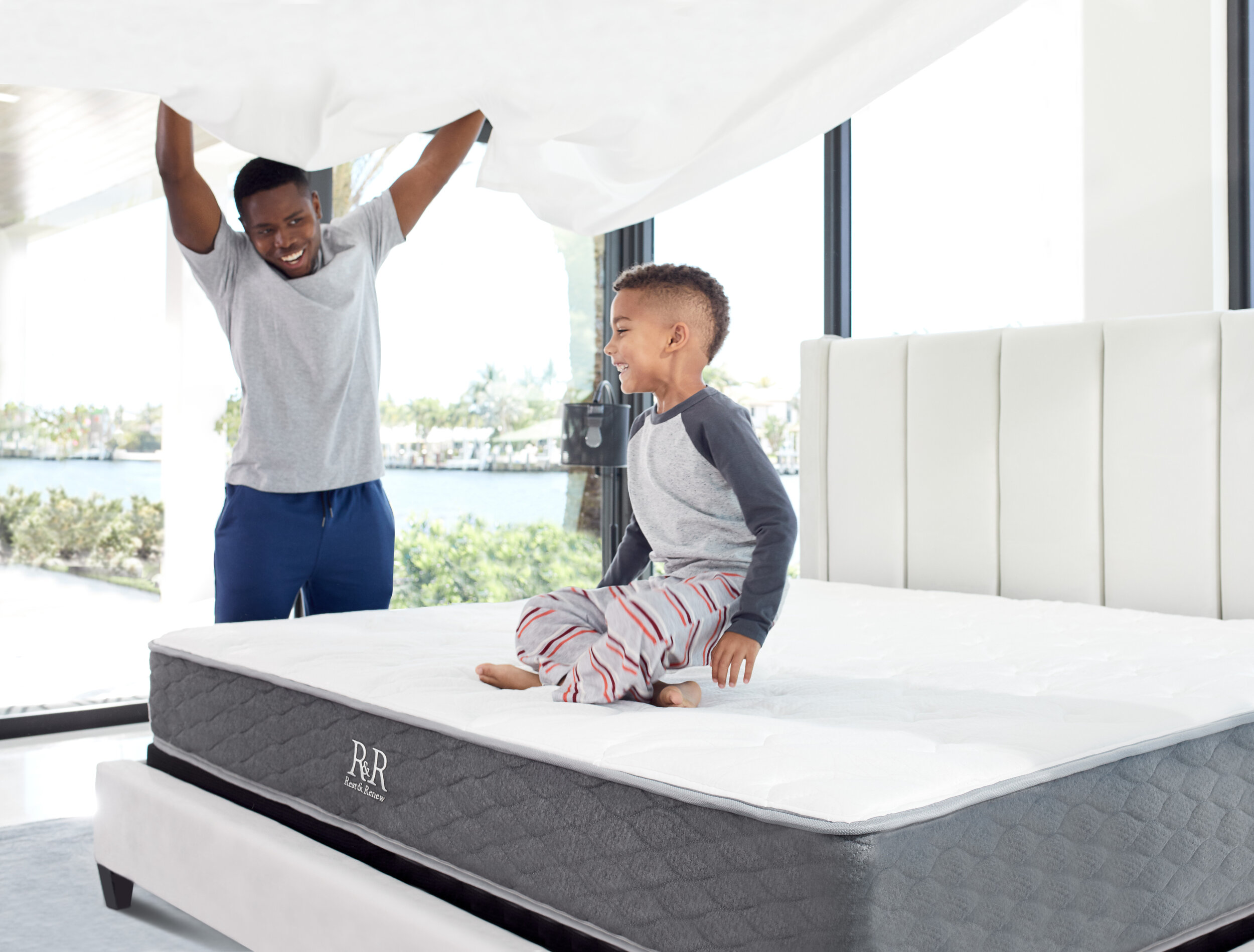 E1905940008D00_HV_POCKET_8_PLW_TP_MATTRESS_1Q5A9807-1.jpg