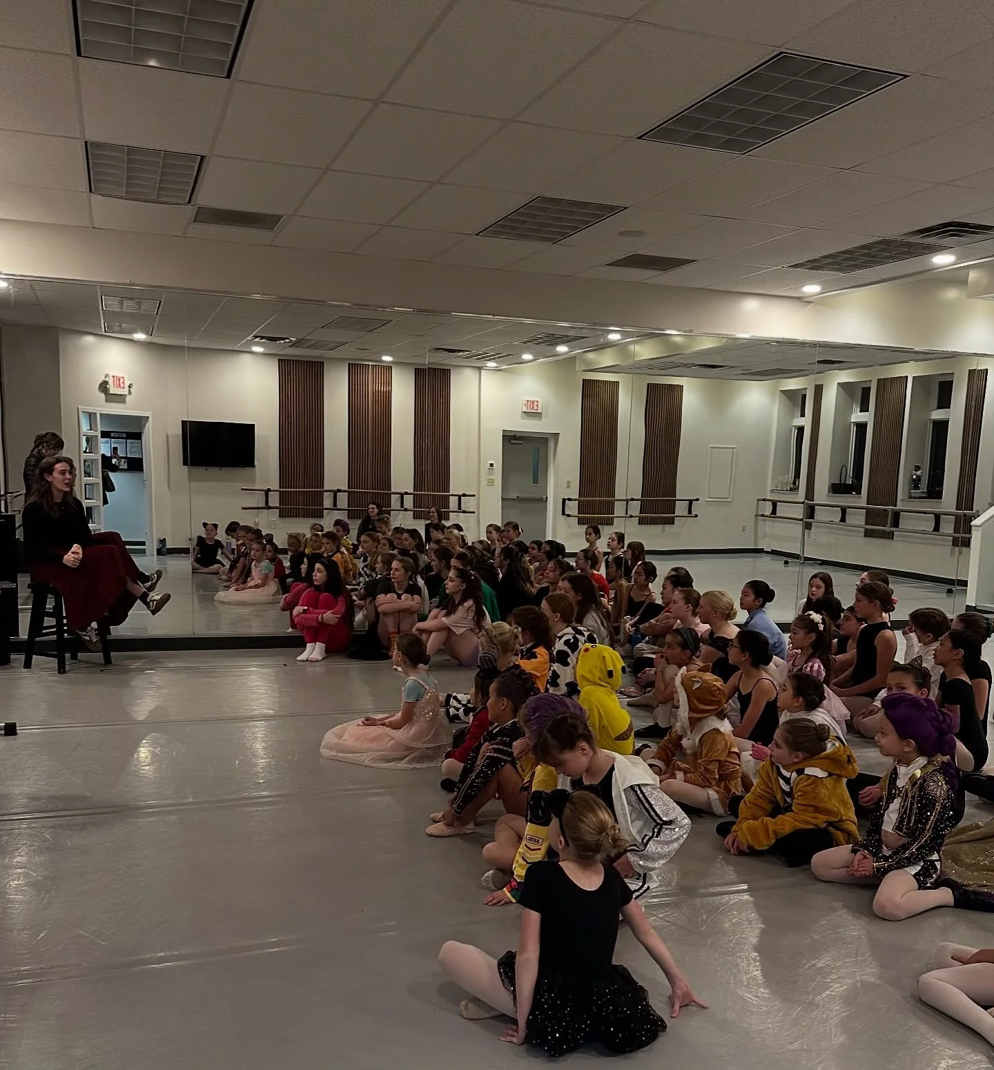 What a treat to have Nittany Ballet alumna and New York City Ballet dancer Anna Snellgrove (@anna.snellgrove ) in the studio last night. She shared stories of her training and experience as a professional ballet dancer, and answered many questions fr