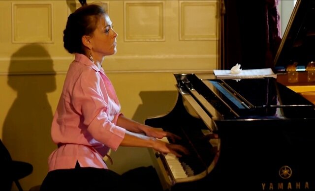 Carole MORNEAU (piano)
