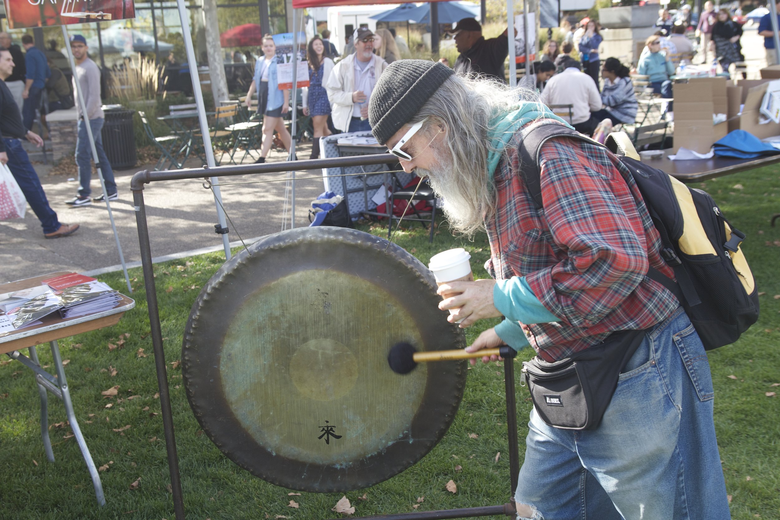  Trying out the gong in Pittsburgh’s Schenley Plaza 