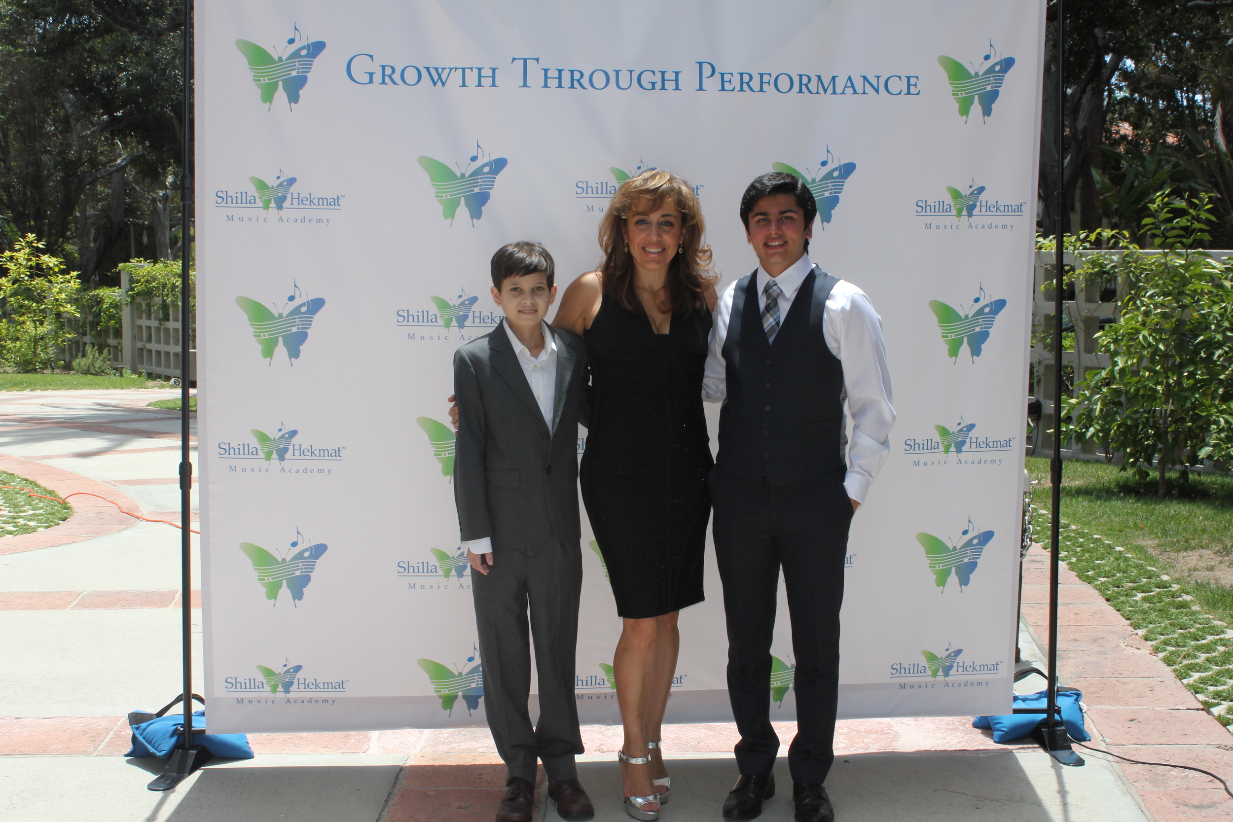 Lowell Dylan, Shilla, Hekmat, and Armon together at the Annual fundraiser for Crohn's Disease