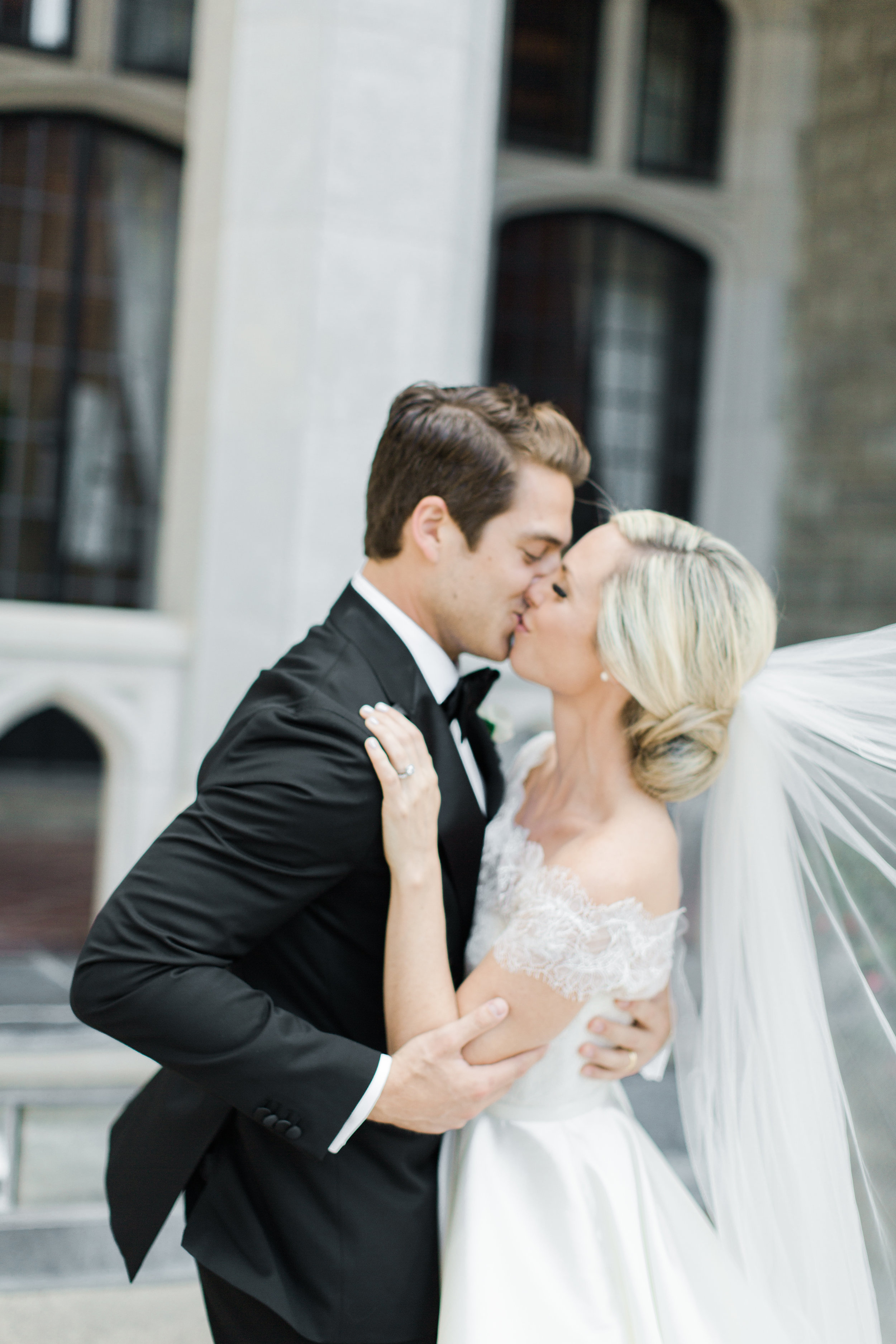 casa-loma-best-toronto-wedding-photographer-soft-bright-pastel-richelle-hunter-aynsley-richie-736.jpg