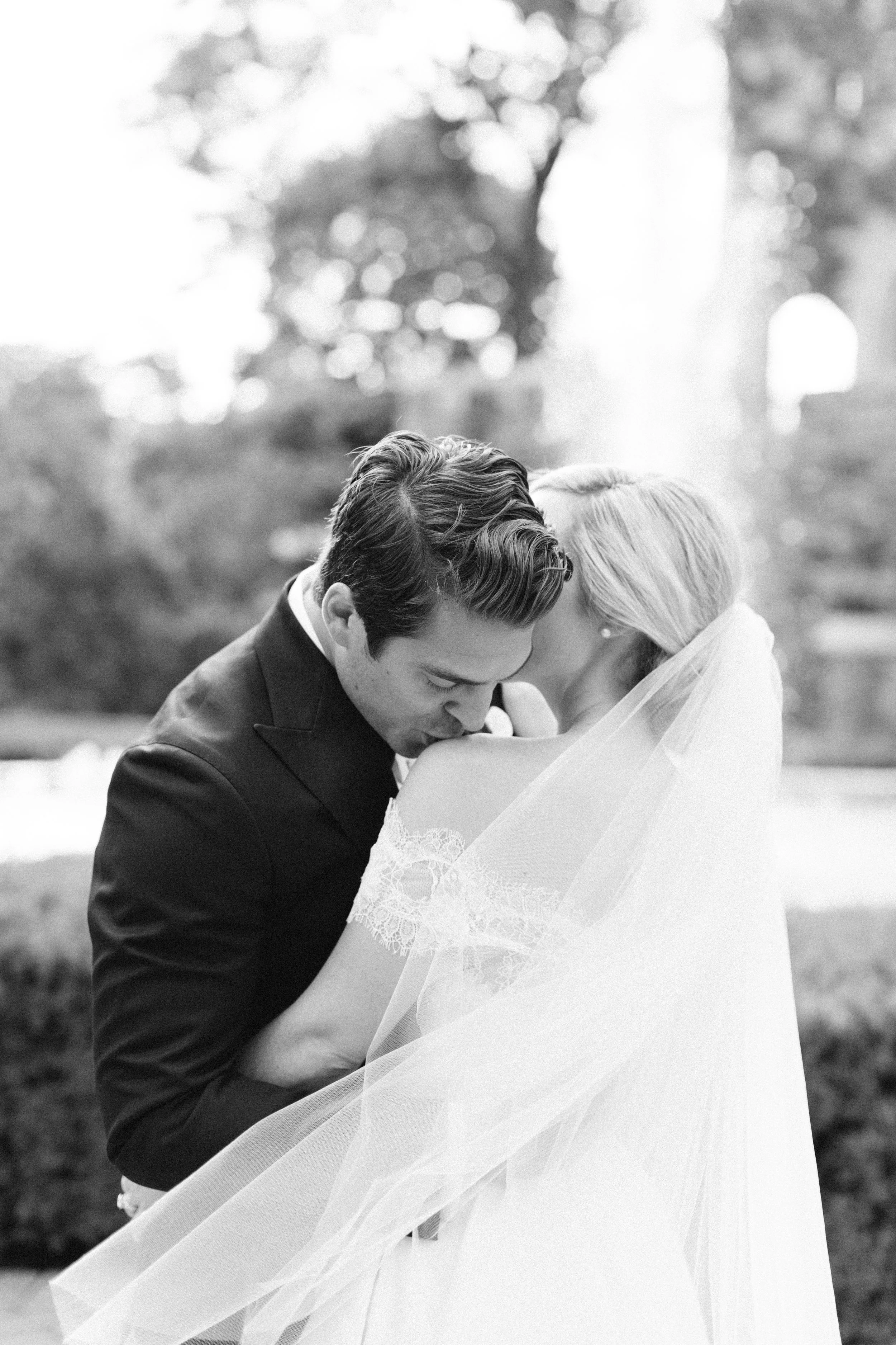 casa-loma-best-toronto-wedding-photographer-soft-bright-pastel-richelle-hunter-aynsley-richie-821.jpg