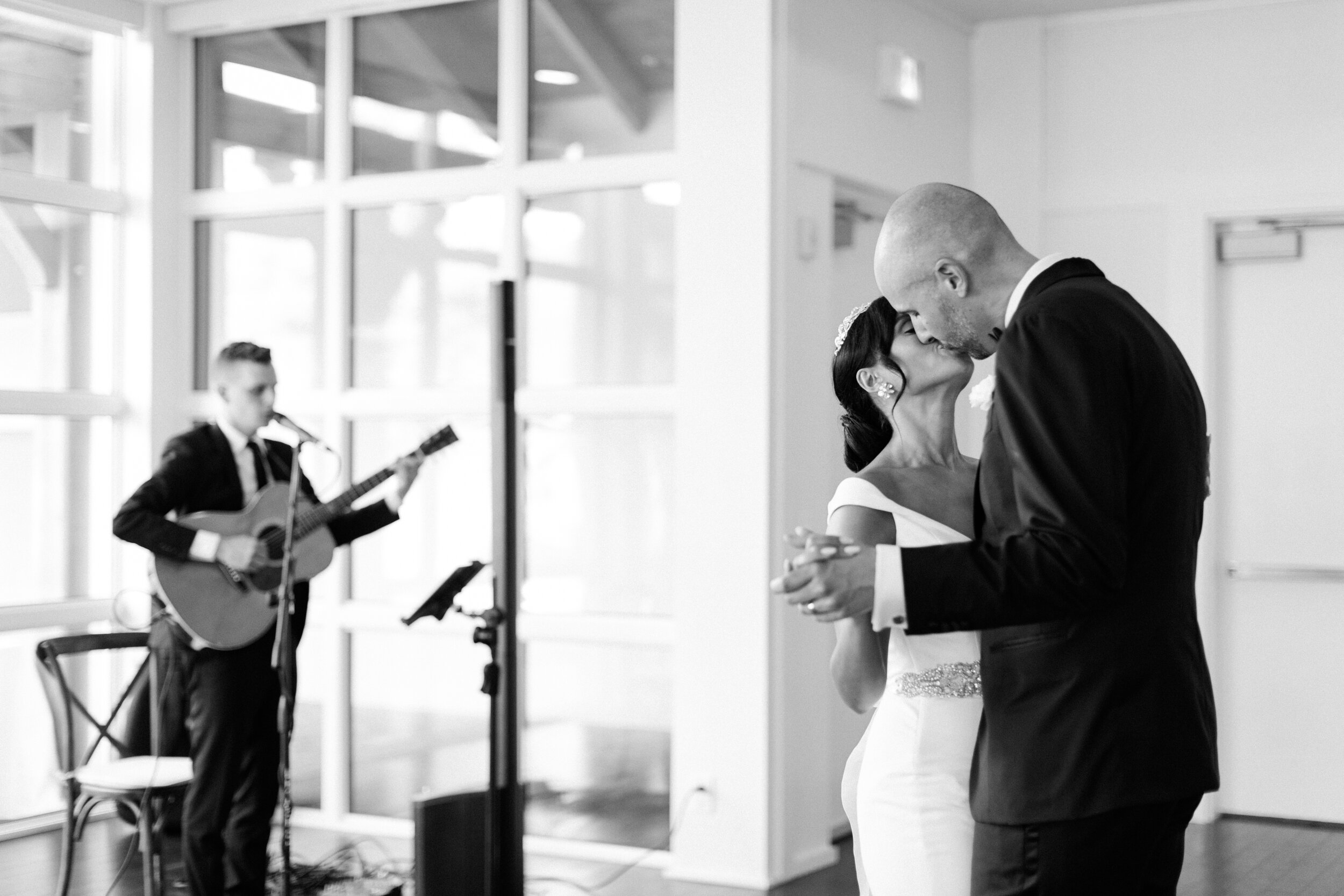 langdon-hall-kurtz-best-toronto-wedding-photographer-soft-airy-jaime-ken-699.jpg