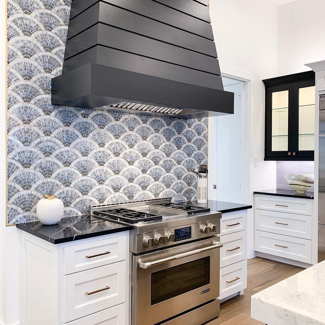 @casadomainech winning  with the awesome backsplash! #kitchengoals
.
.
.
.
.
#stainlesssteel #appliances #kitchen #kitchendesign #realtor #white #interior #interiordesign #iphonephotography #youngprofessional #goals #entrepreneur #homesweethome #hous