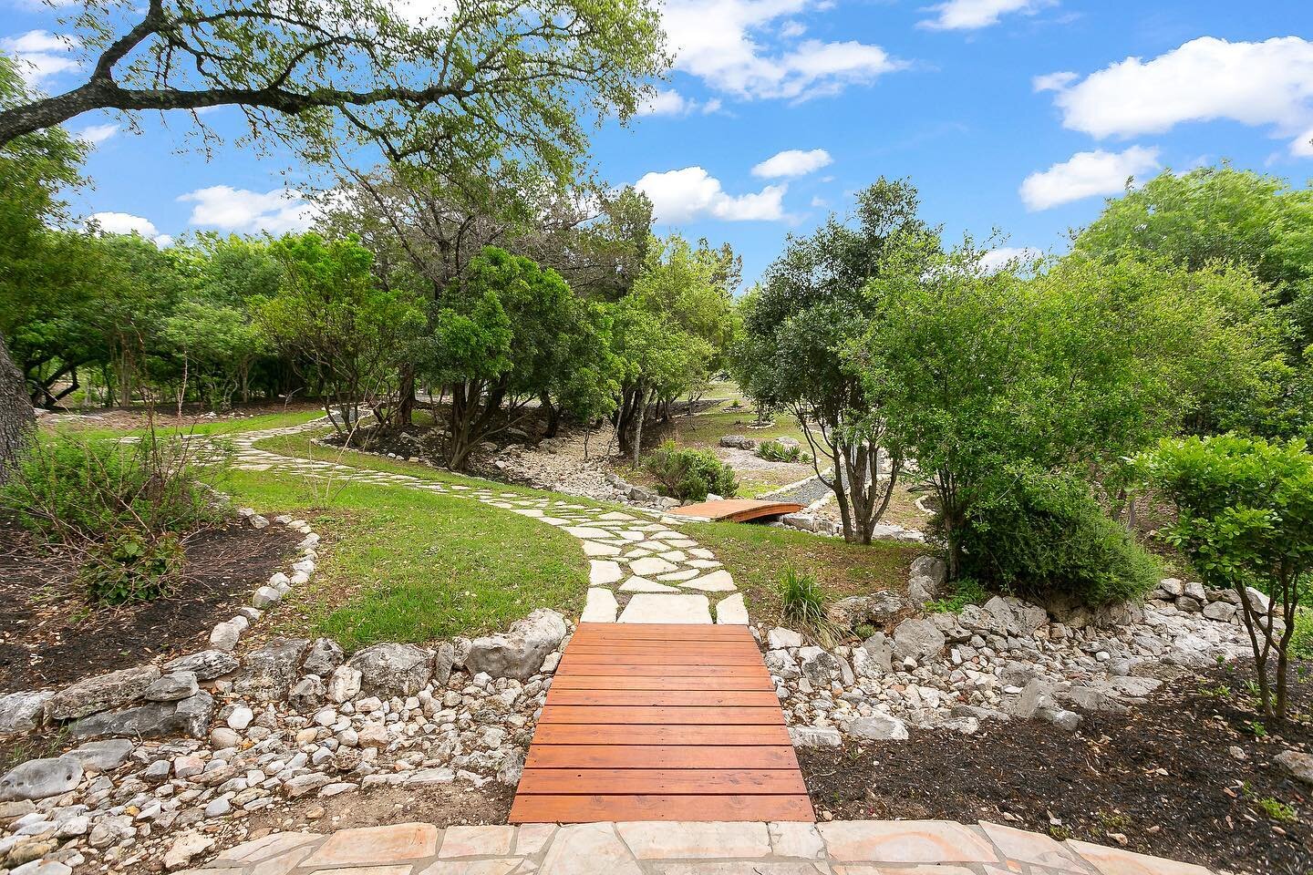 One of the nicest front yards I&rsquo;ve seen in a while! Shout out to @alectherealtor on his listing &amp; big thanks to you for using my company for the photos!
.
.
.
.
.
#newlisting #yard #landscaping #bluesky #realtors #forsale #listing #forsale 