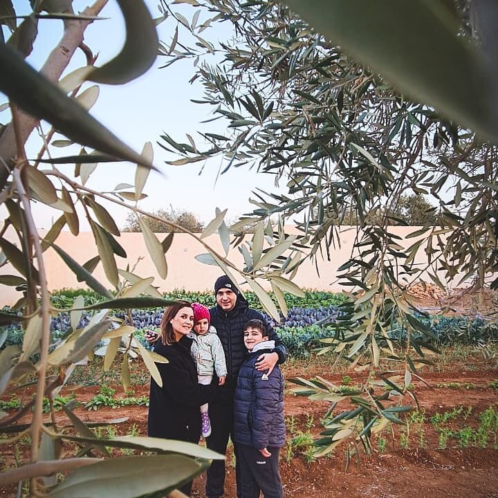 First family portrait of the year ♡
When you want all the family members infront of the camera, our olive tree lends us a helping branch 🫒
