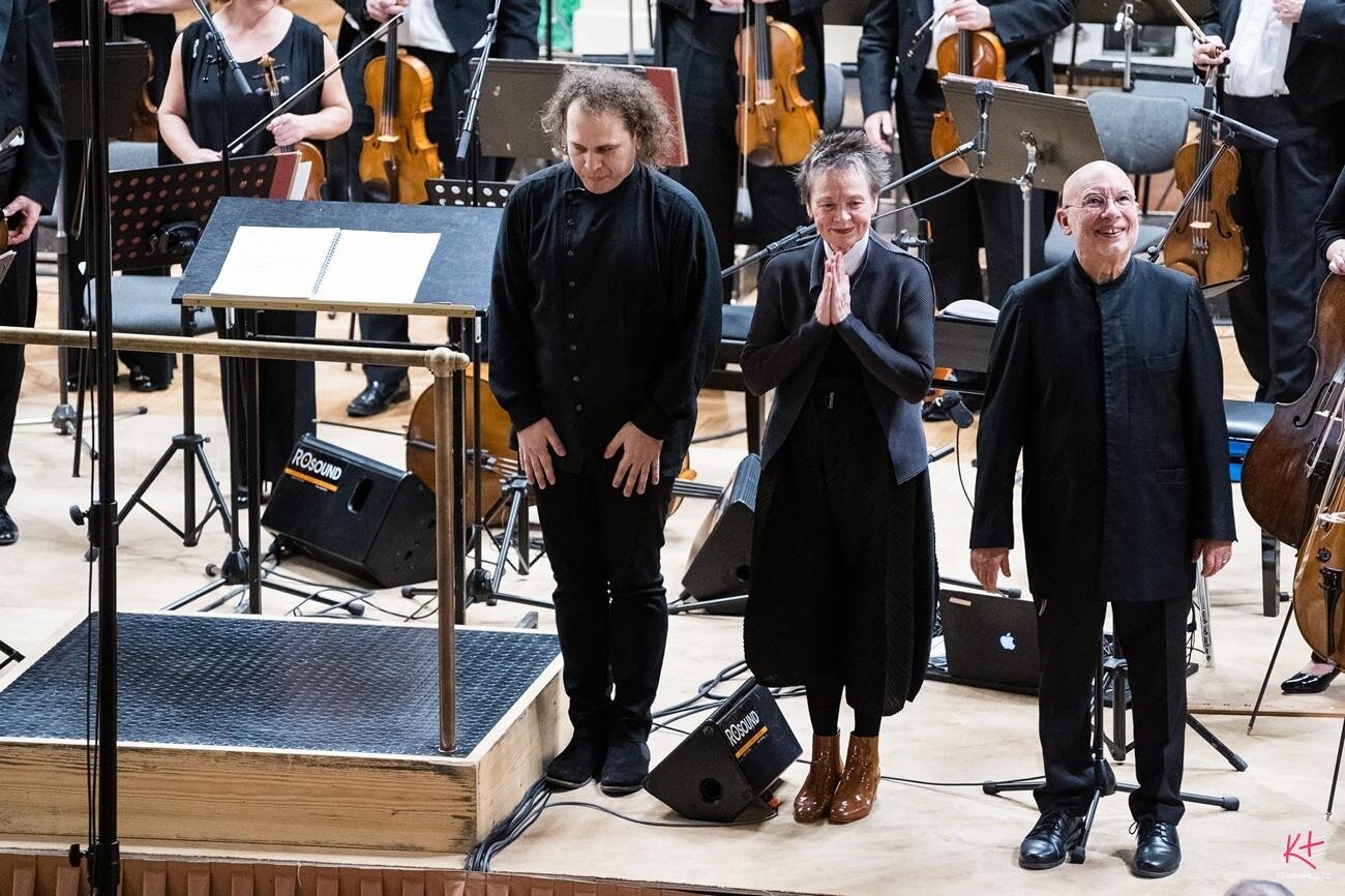  Rubin, Laurie Anderson, &amp; Dennis Russell Davies receive a standing ovation at the Brno Philharmonic for their work dedicated to Amelia Earhart. 