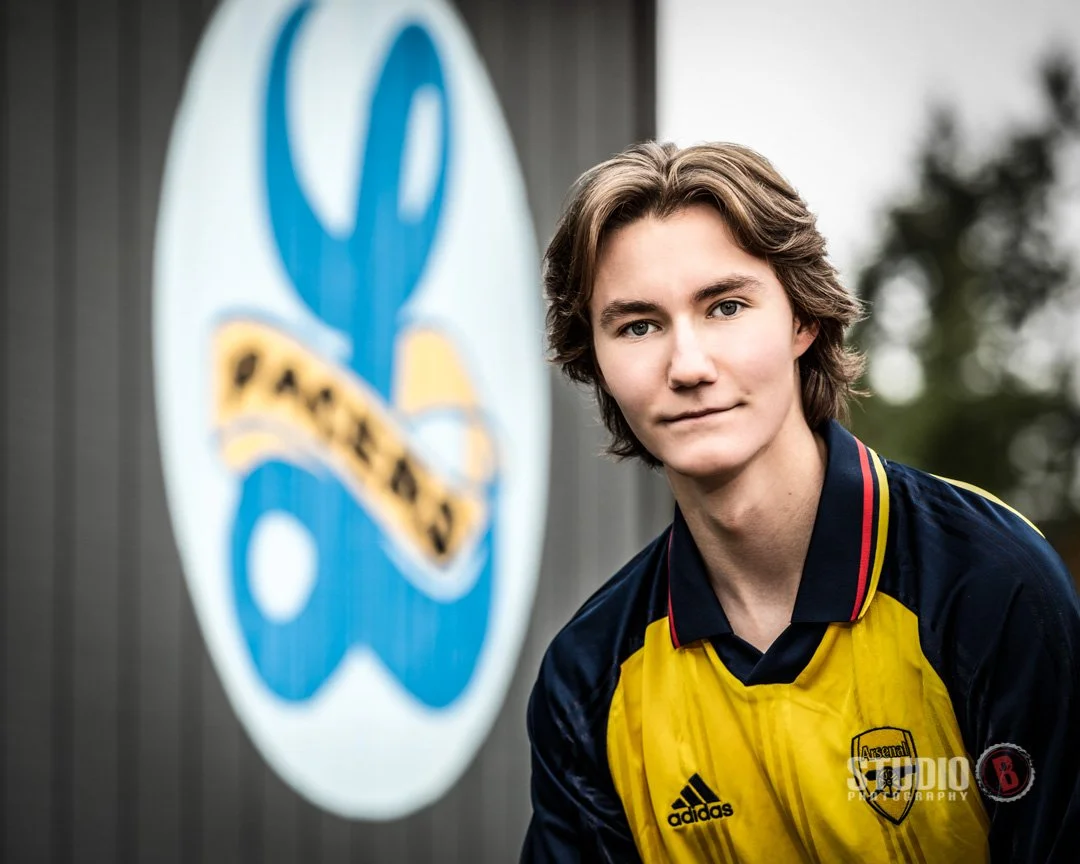 Why Spring Is the Best Time for Senior Portraits in Portland and What Most Families Don't Know Until It's Too Late