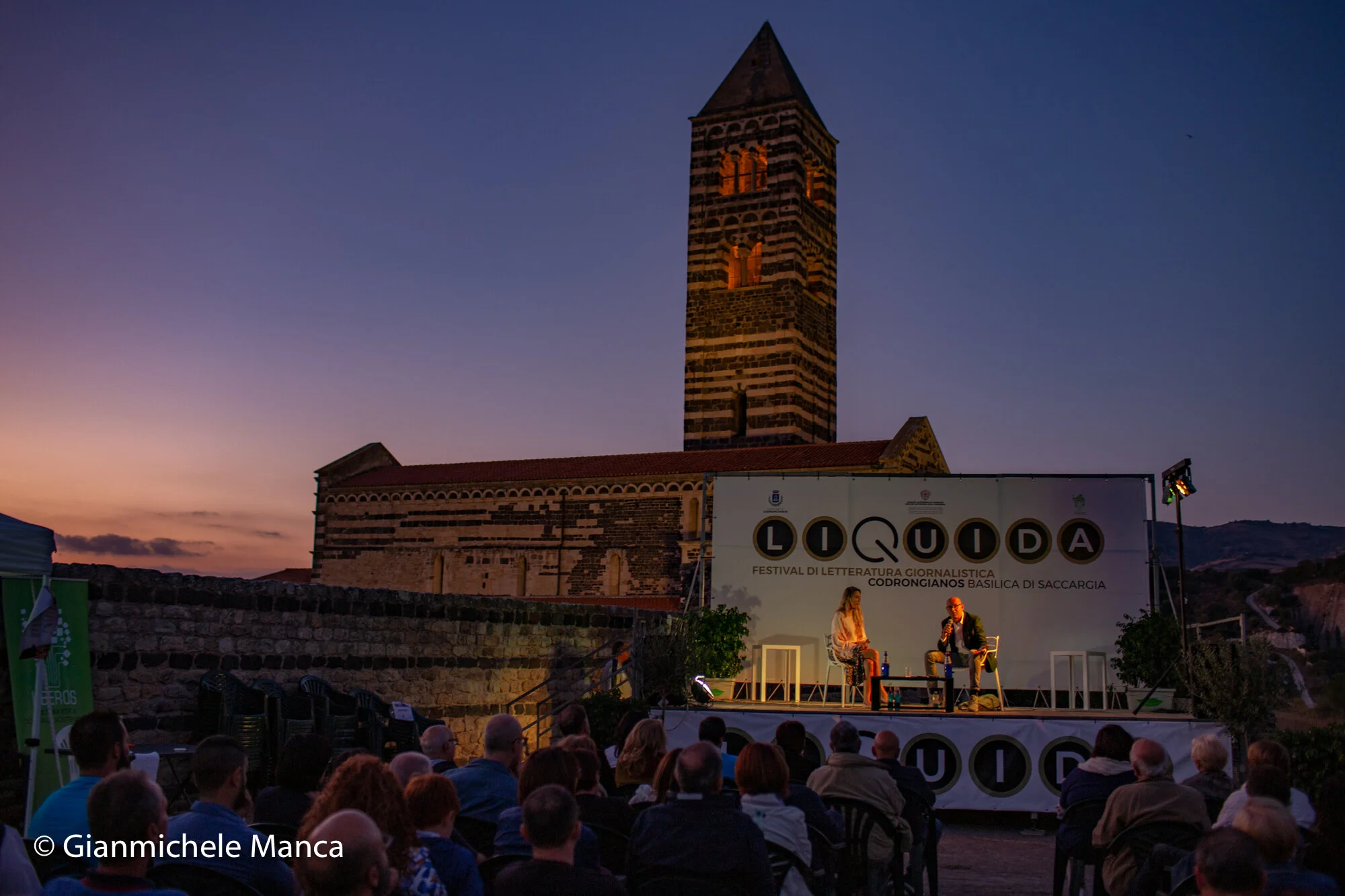 Presenting her book Una Ferita Italiana at Liquida Festival 2019