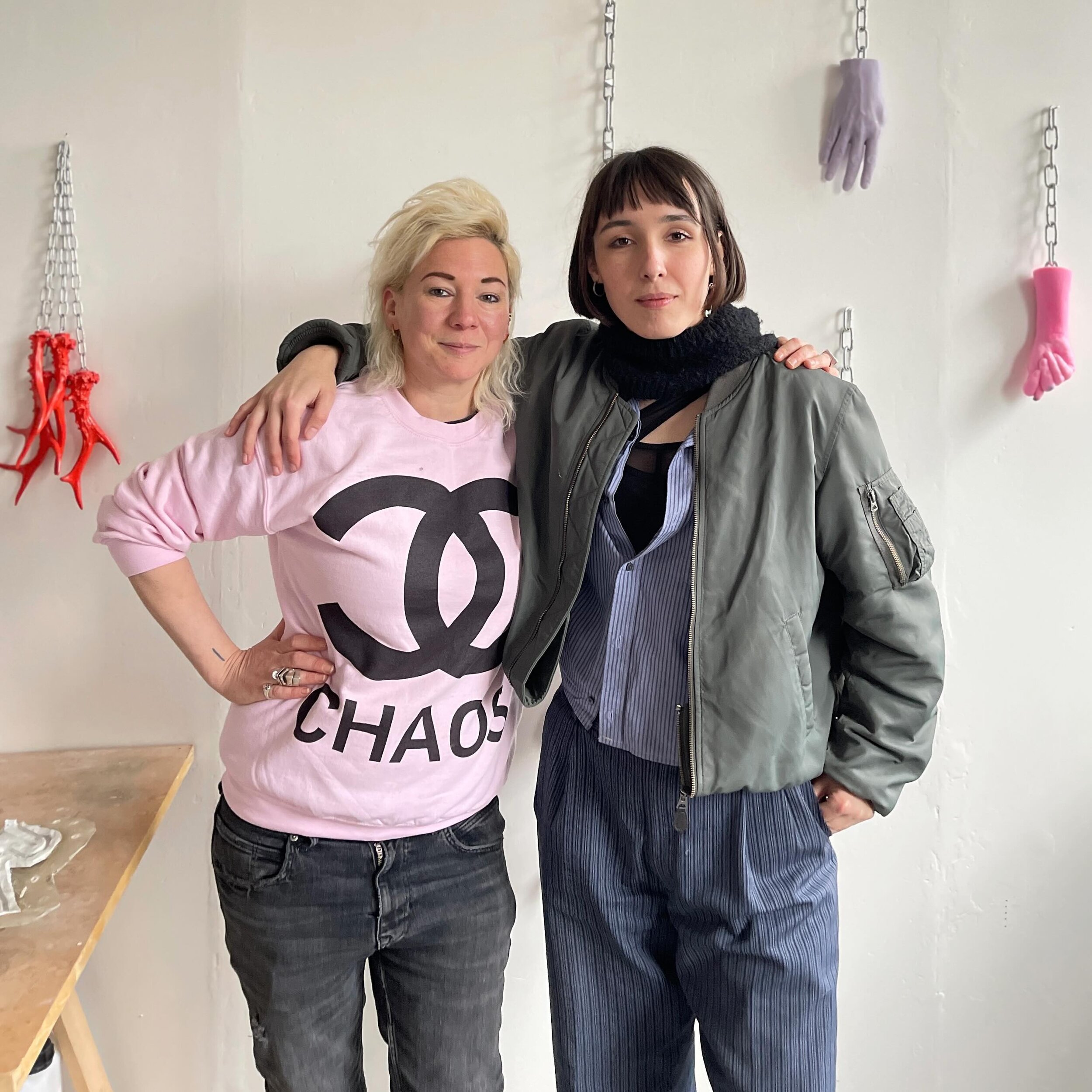 Had a great studio visit with Zoe De Caluw&egrave;, artist, sculptor and founder of @the.blue.whip artist-run organisation supporting women and non-binary sculptors. Thanks for chatting about life, dogs, moulding and all things sculpture Zoe! @caluwe
