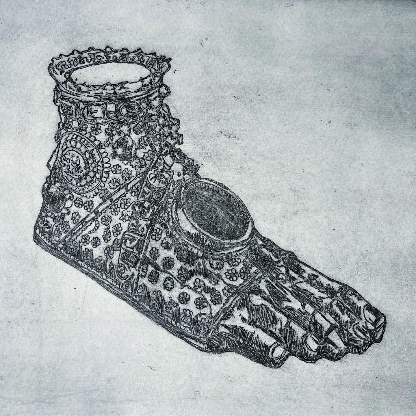 Really pleased with how my etching came out @millstreetetchingstudio 🖤

The Basel Foot Reliquary is shaped like a foot and believed to contain the foot bones of a baby boy murdered in Bethlehem on King Herod&rsquo;s orders. Created in the 11th or 12