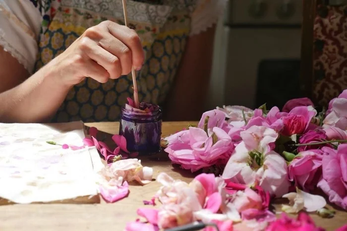 Vanessa mixing the middle notes of her wild perfume
