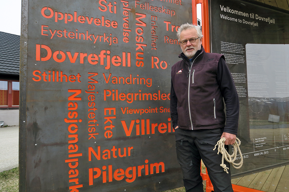 Jo Skorem, daglig leder ved Norsk Villreinsenter Nord, fikk fortjent ros for arbeidet han har gjort så langt. Han er pådriveren for det som skjer i regi av senteret på Hjerkinn. Foto: A. Nyaas