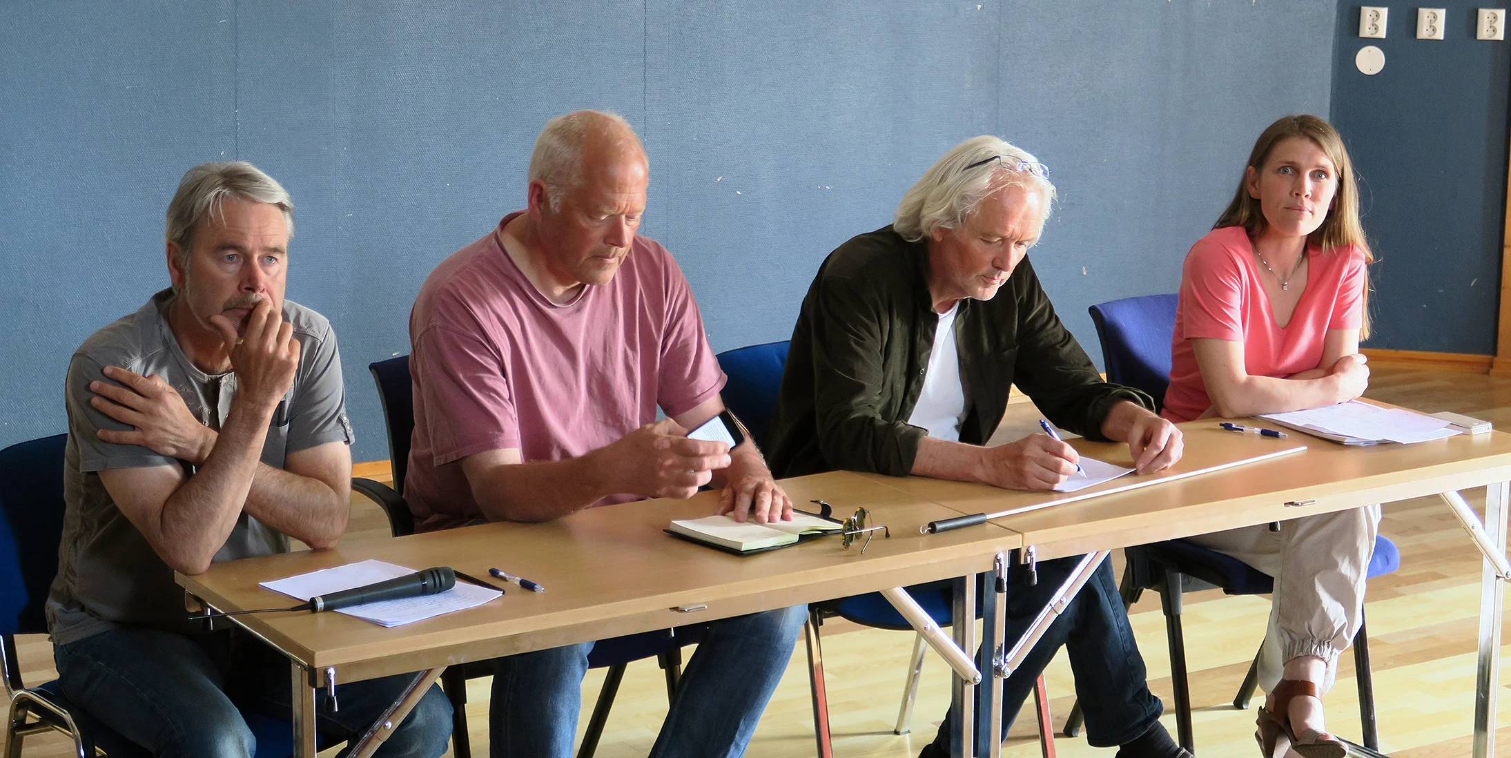 Dette panelet bestående av fra venstre Vemund Jaren (Miljødirektoratet), Olav Strand (Norsk institutt for naturforskning), Kjell Handeland (Veterinærinstituttet) og Siri Bøthun (sekretær i Nordfjella og Fjellheimen villreinnemnd) ble bedt om å besvare spørsmålet: Hvordan vil forholdene være for villreinen om 100 år? Ordstyrer var Tor Punsvik, viltforvalter hos Fylkesmannen i Aust- og Vest-Agder. Foto: A. Nyaas