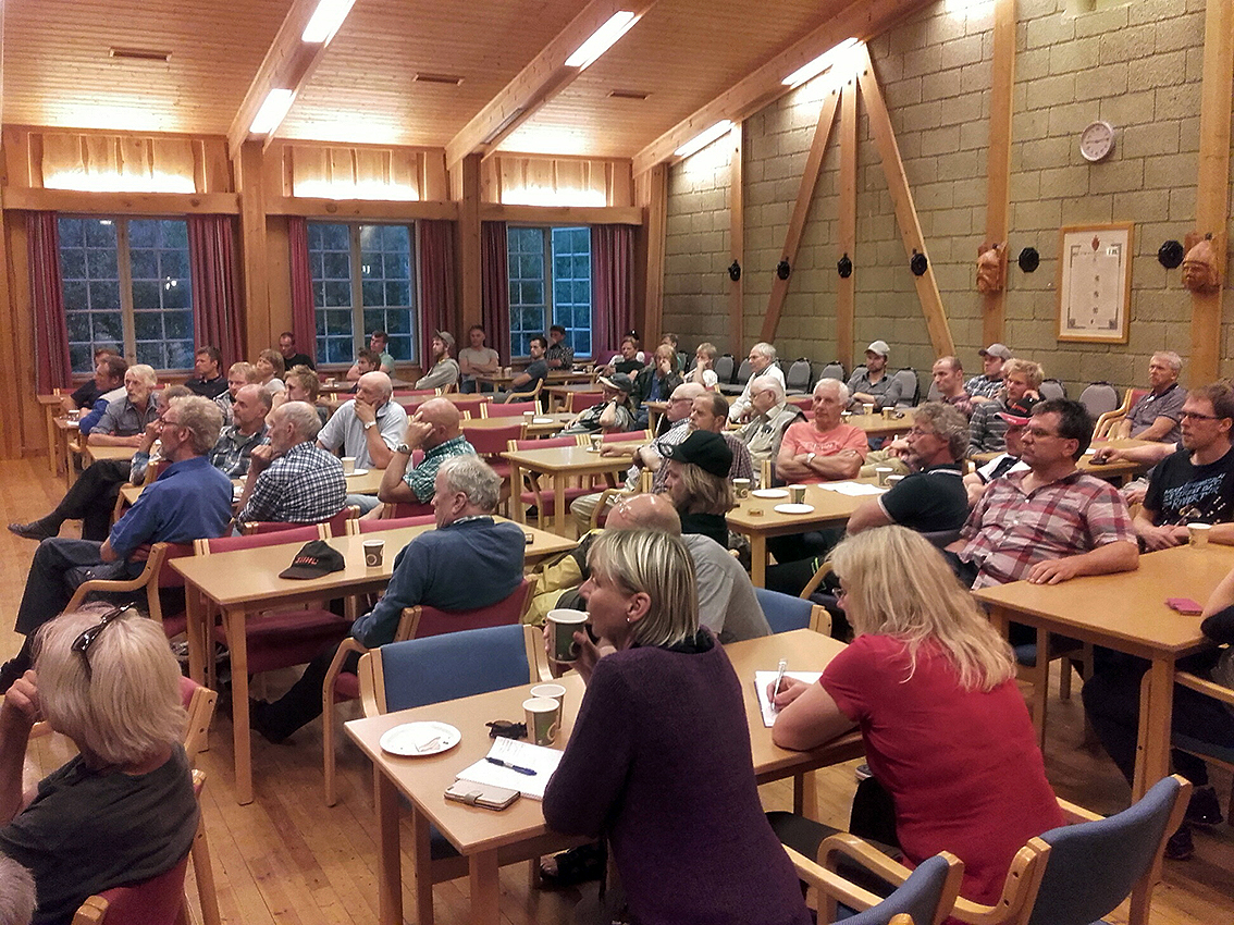 Stor interesse og godt oppmøte også på Ål. Foto: Lars Nesse