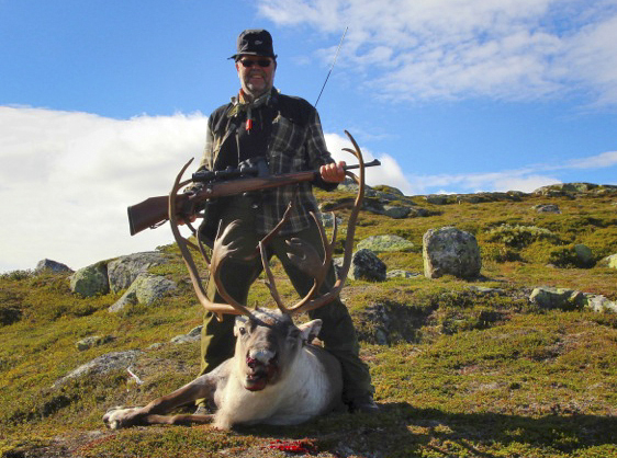Svein Ekre med ein fin bukk. Foto: Britt-Elin Ekre